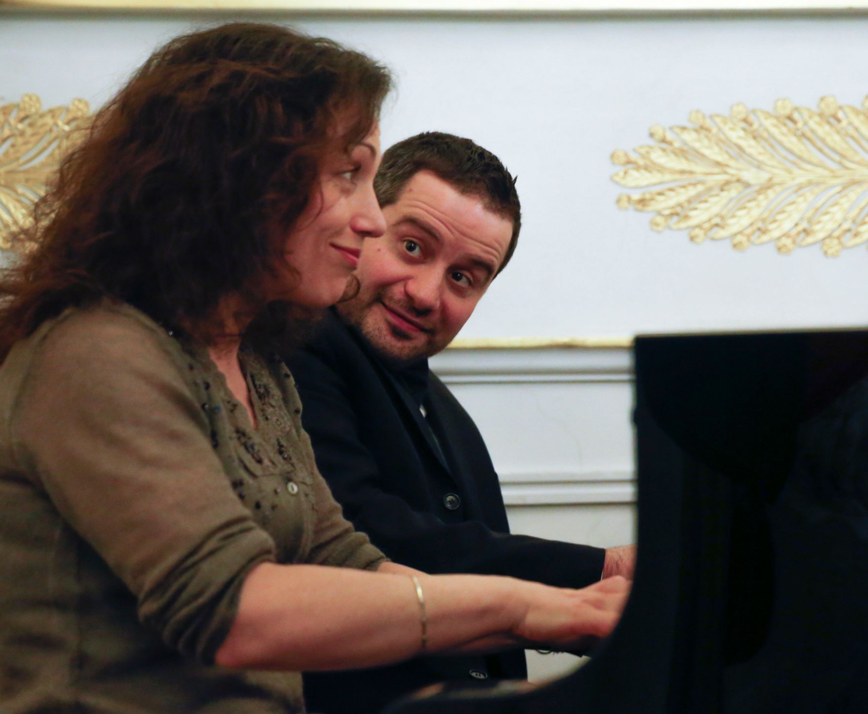 Am 12. Dezember 2014 &uuml;berreichte Kunst- und Kulturminister Josef Ostermayer das &Ouml;sterreichische Ehrenkreuz f&uuml;r Wissenschaft und Kunst I. Klasse an L&oacute;r&aacute;nd Hegyi.