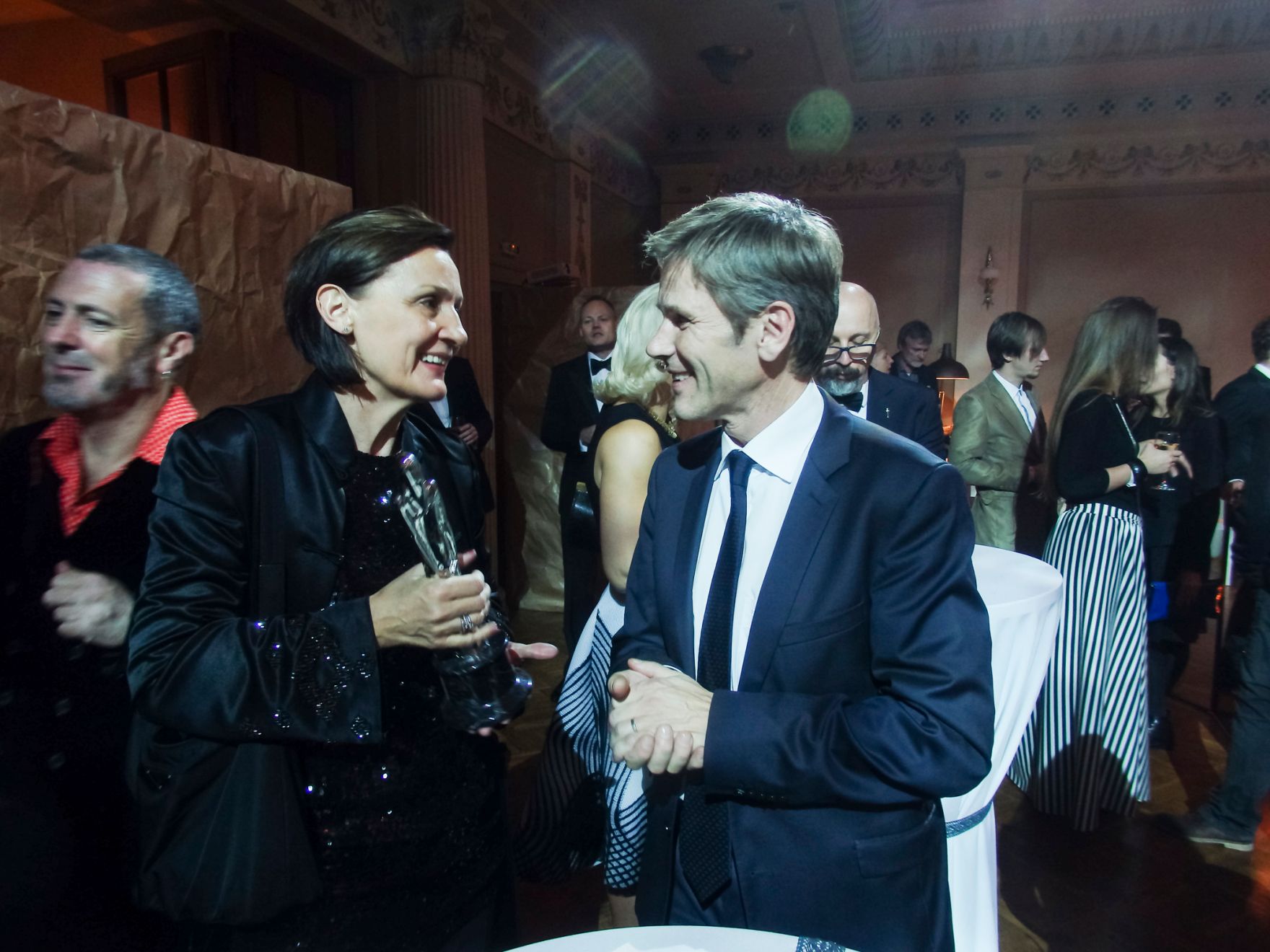 Kunst- und Kulturminister Josef Ostermayer beim Europ&auml;ischen Filmpreis in Riga am 13. Dezember 2014. Im Bild mit Preistr&auml;gerin Natascha Curtius-Noss.