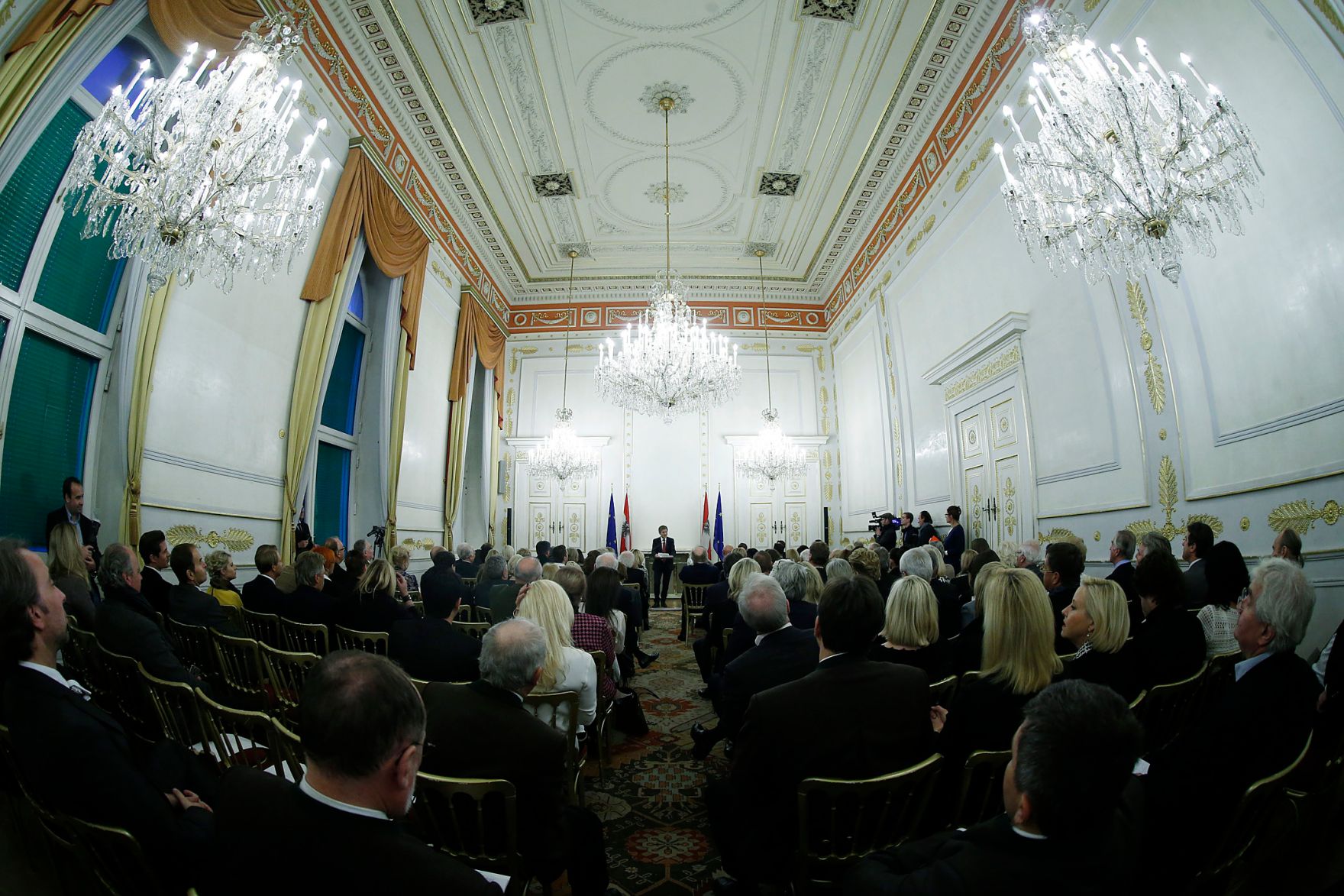 Am 16. Dezember 2014 &uuml;berreichte Kunst- und Kulturminister Josef Ostermayer das Goldene Ehrenzeichen f&uuml;r Verdienste um die Republik &Ouml;sterreich an Otto Retzer.