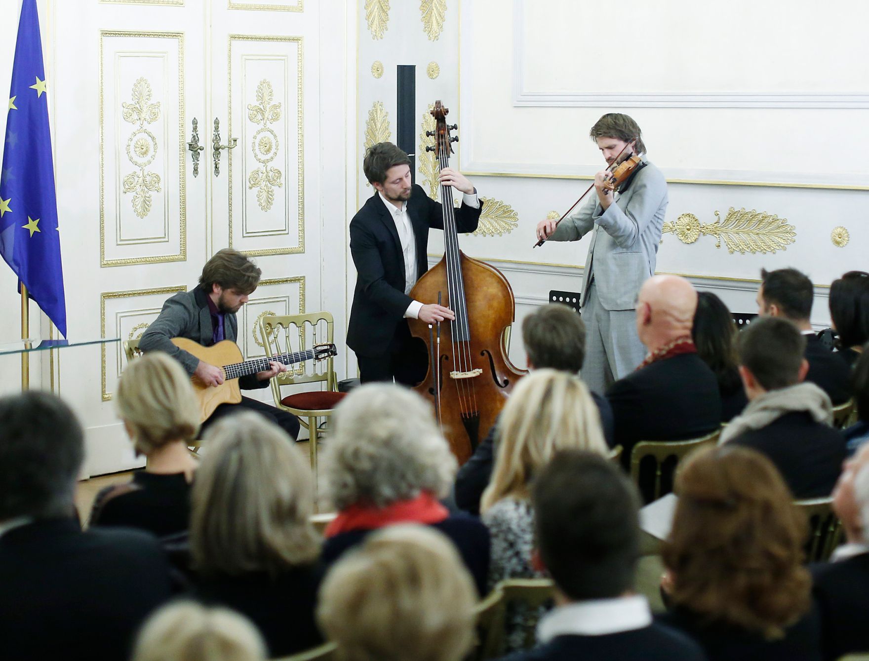 Am 16. Dezember 2014 &uuml;berreichte Kunst- und Kulturminister Josef Ostermayer das Goldene Ehrenzeichen f&uuml;r Verdienste um die Republik &Ouml;sterreich an Otto Retzer.