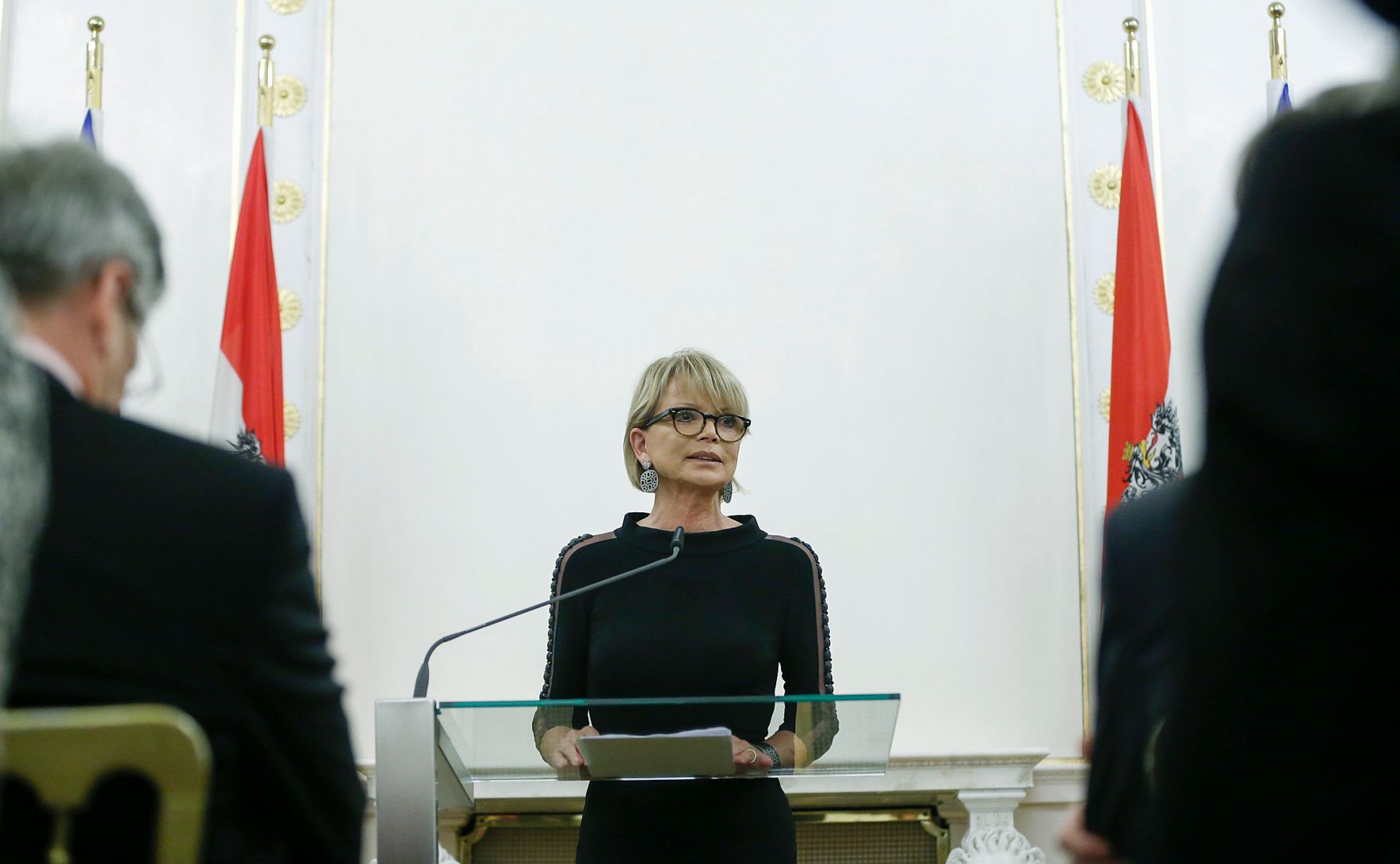 Am 16. Dezember 2014 &uuml;berreichte Kunst- und Kulturminister Josef Ostermayer das Goldene Ehrenzeichen f&uuml;r Verdienste um die Republik &Ouml;sterreich an Otto Retzer.