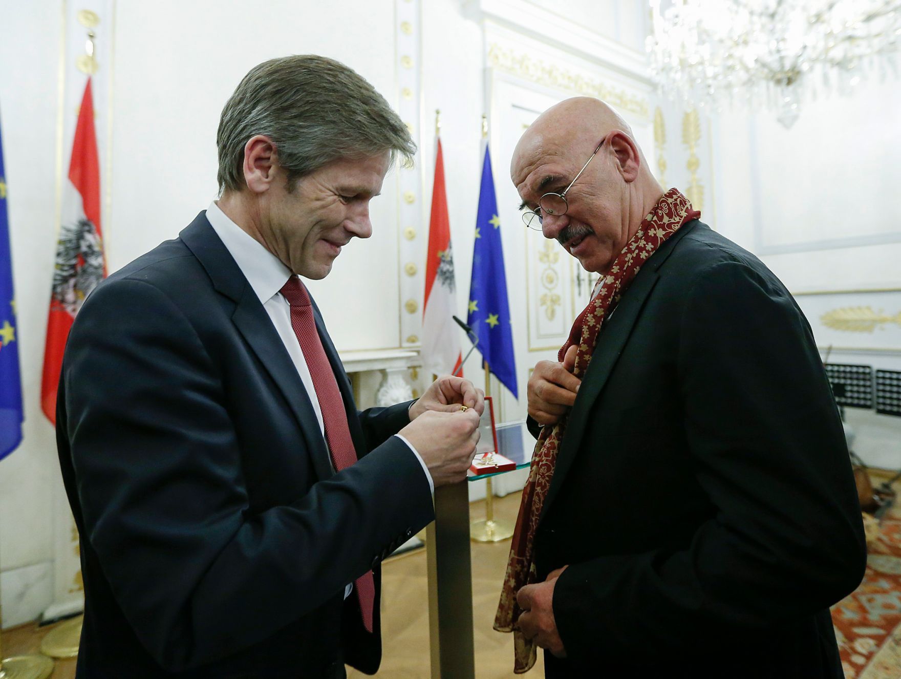 Am 16. Dezember 2014 &uuml;berreichte Kunst- und Kulturminister Josef Ostermayer das Goldene Ehrenzeichen f&uuml;r Verdienste um die Republik &Ouml;sterreich an Otto Retzer.