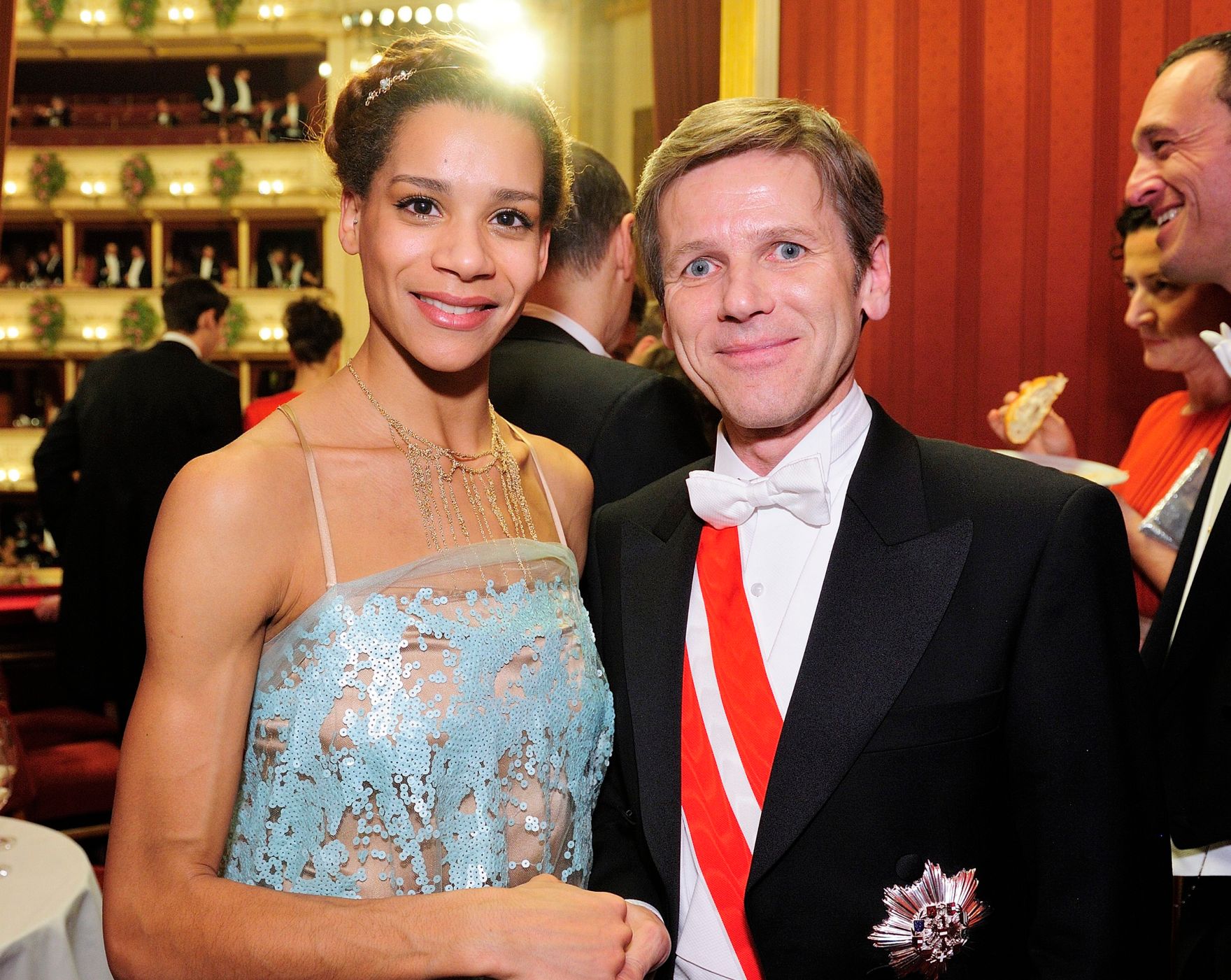 Am 12. Februar 2015 besuchte Kanzleramtsminister Josef Ostermayer (r.) den Wiener Opernball.