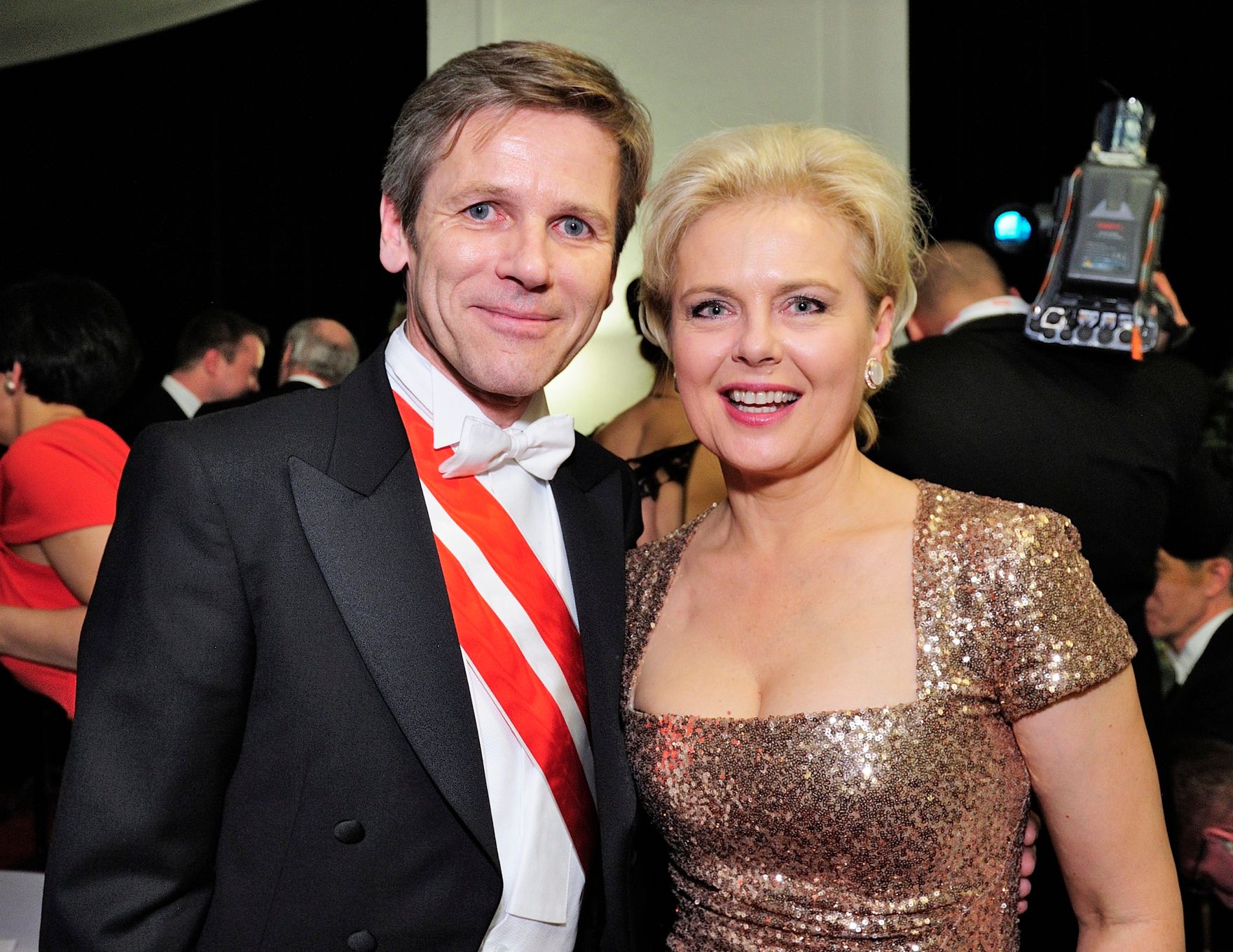Am 12. Februar 2015 besuchte Kanzleramtsminister Josef Ostermayer (l.) den Wiener Opernball. Im Bild mit S&auml;ngerin Ildik&oacute; Raimondi (r.).
