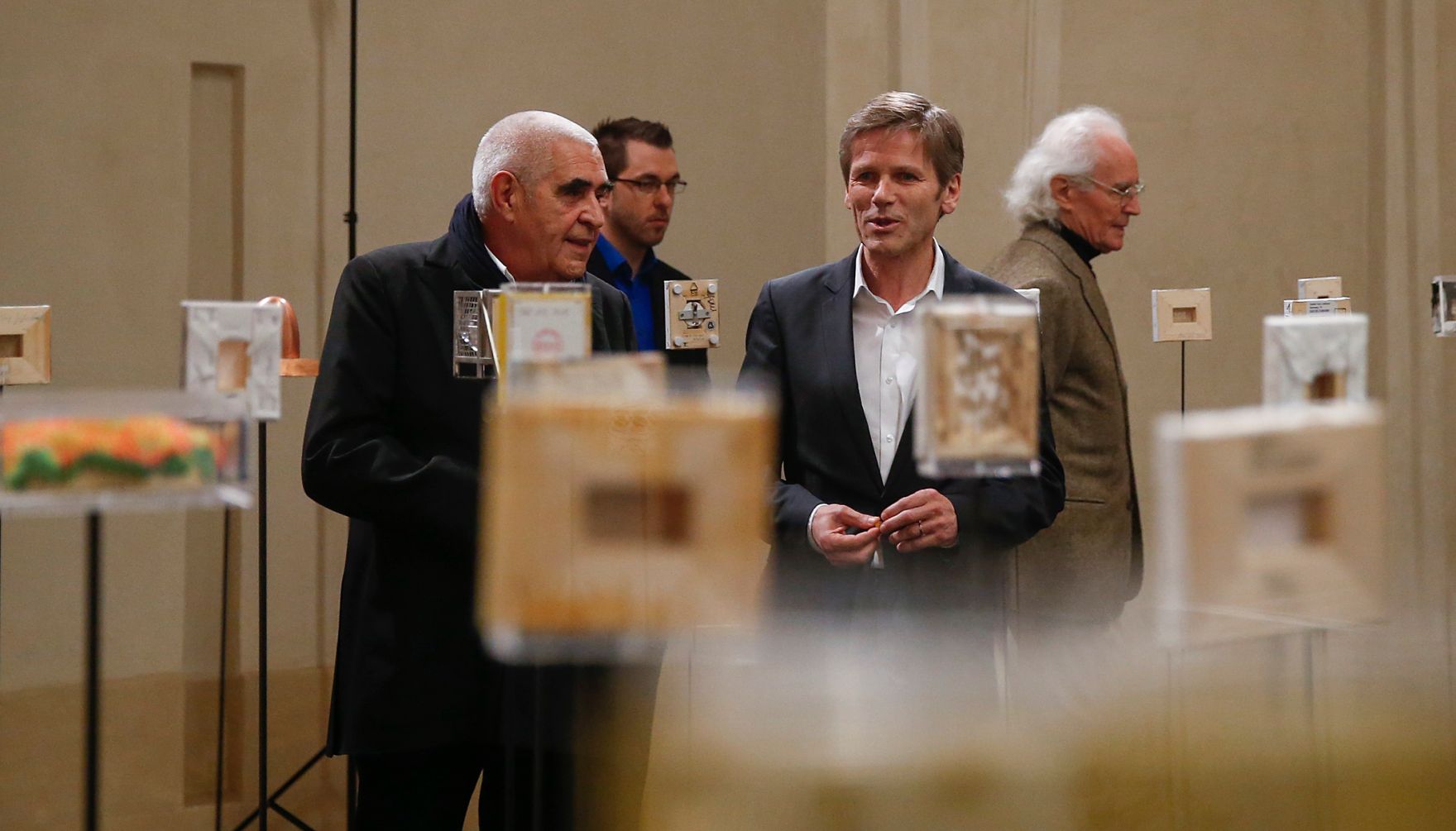 Am 26. Februar 2015 hielt Kunst -und Kulturminister Josef Ostermayer (r.) bei der Ausstellungser&ouml;ffnung "Vienna for Art`s Sake!" eine Rede. Im Bild mit Peter Noever (l.). 