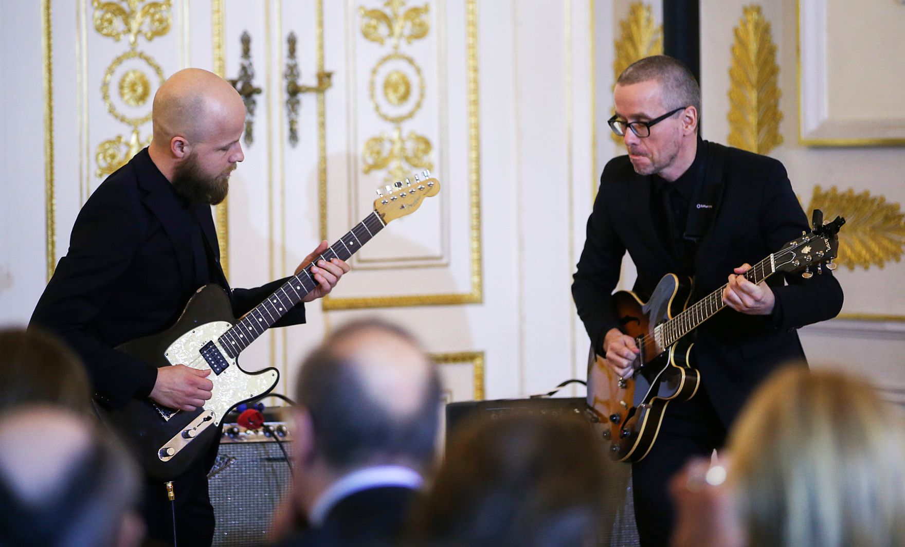 Am 26. Februar 2015 &uuml;berreichte Kunst -und Kulturminister Josef Ostermayer die Urkunde, mit der Musiker und Komponist Klaus Pruenster der Berufstitel Professor verliehen wurde.