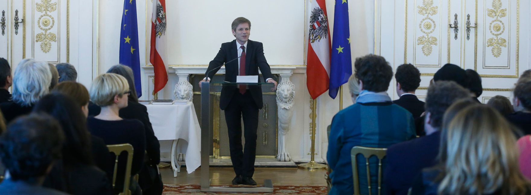 Am 4. M&auml;rz 2015 fand im Bundeskanzleramt die Staatspreisverleihung f&uuml;r die 'sch&ouml;nsten b&uuml;cher &ouml;sterreichs' statt. Im Bild Kunst- und Kulturminister Josef Ostermayer.