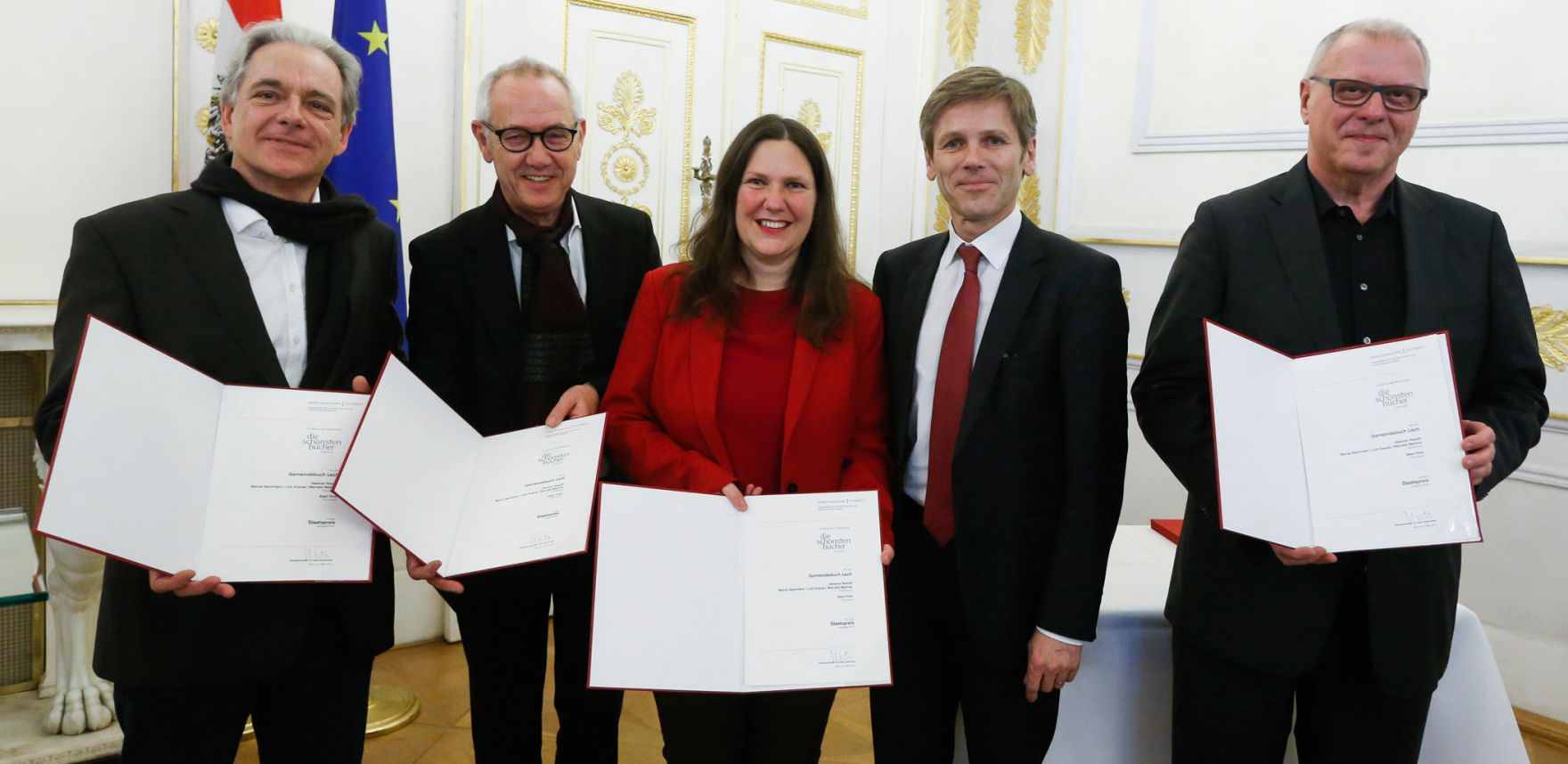 Am 4. M&auml;rz 2015 fand im Bundeskanzleramt die Staatspreisverleihung f&uuml;r die 'sch&ouml;nsten b&uuml;cher &ouml;sterreichs' statt. Im Bild (v.l.n.r.) Preistr&auml;ger Lutz Krause und Reinhard Gassner, Preistr&auml;gerin Monika G&auml;rtner, Kunst- und Kulturminister Josef Ostermayer und Preistr&auml;ger Ernst G&auml;rtner.