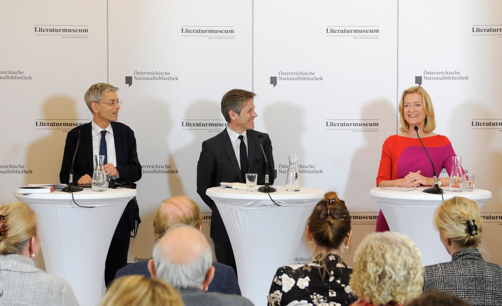 Am 17. April 2015 nahm Kunst- und Kulturminister Josef Ostermayer (m.) an der Pressekonferenz anl&auml;sslich der Er&ouml;ffnung des Literaturmuseums der &Ouml;sterreichischen Nationalbibliothek teil. Im Bild mit Johanna Rachinger (r.), Generaldirektorin der &Ouml;sterreichischen Nationalbibliothek und Bernhard Fetz (l.), Direktor des Literaturmuseums.