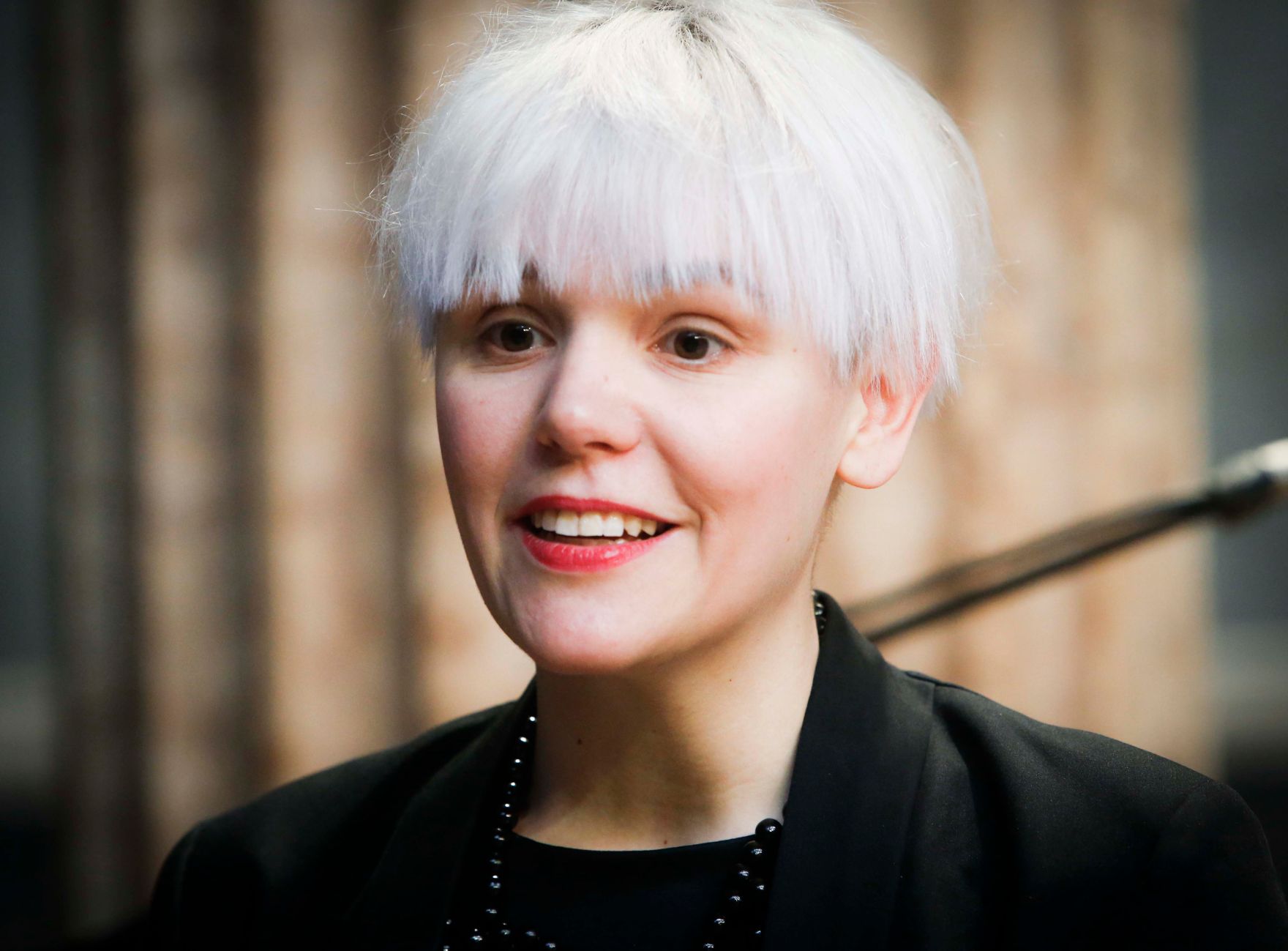 Am 22. April 2015 &uuml;berreichte Kunst- und Kulturminister Josef Ostermayer den Birgit-J&uuml;rgenssen-Preis an die K&uuml;nstlerin Daniela Grabosch (im Bild).