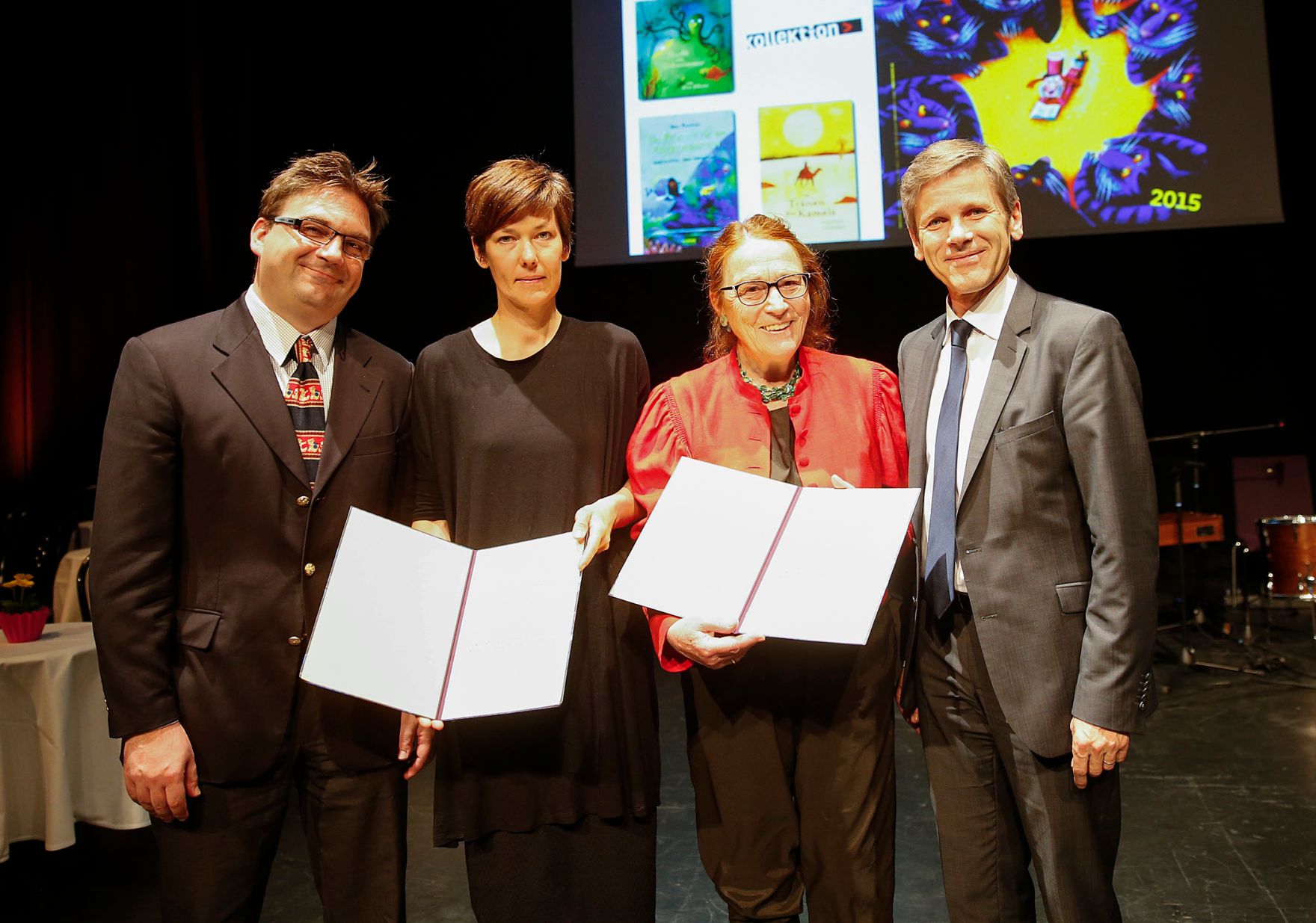 Am 18. Mai 2015 fand im Kultur- und Kongresszentrum in Eisenstadt die Verleihung des &Ouml;sterreichischen Kinder- und Jugendbuchpreises statt. Im Bild (v.r.n.l.) Kunst- und Kulturminister Josef Ostermayer mit Renate Welsh, Suse Schweizer und Georg Buchroithner.