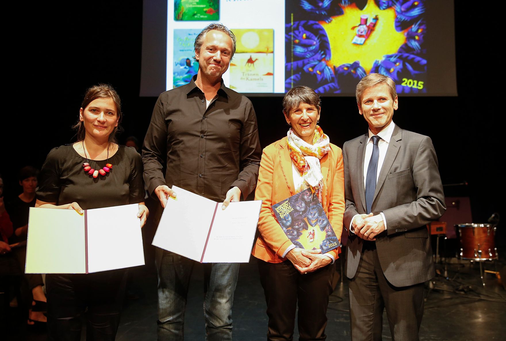 Am 18. Mai 2015 fand im Kultur- und Kongresszentrum in Eisenstadt die Verleihung des &Ouml;sterreichischen Kinder- und Jugendbuchpreises statt. Im Bild (v.r.n.l.) Kunst- und Kulturminister Josef Ostermayer, Hildegard G&auml;rtner, Armin Kastner und Susanne G&ouml;hlich.