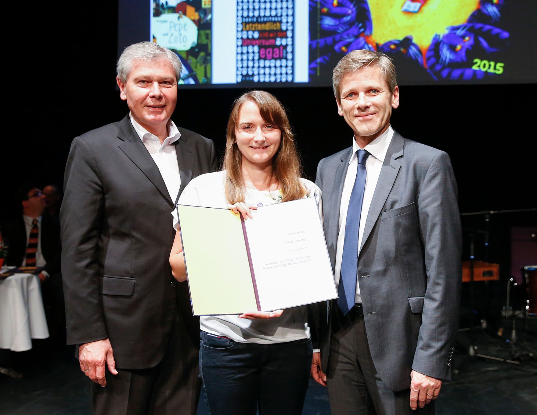 Am 18. Mai 2015 fand im Kultur- und Kongresszentrum in Eisenstadt die Verleihung des &Ouml;sterreichischen Kinder- und Jugendbuchpreises statt. Im Bild (v.r.n.l.) Kunst- und Kulturminister Josef Ostermayer, Carin Fuchs und Landtagspr&auml;sident Gerhard Steier.