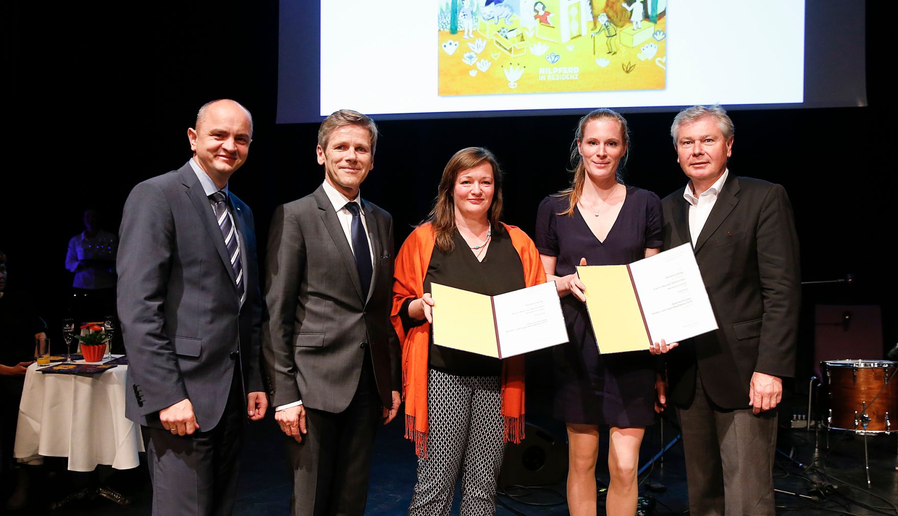 Am 18. Mai 2015 fand im Kultur- und Kongresszentrum in Eisenstadt die Verleihung des &Ouml;sterreichischen Kinder- und Jugendbuchpreises statt. Im Bild (v.r.n.l.) Landtagspr&auml;sident Gerhard Steier, Elsa Klever, Cornelia Hladej, Kunst- und Kulturminister Josef Ostermayer und Landesschulratspr&auml;sident Heinz Josef Zitz.