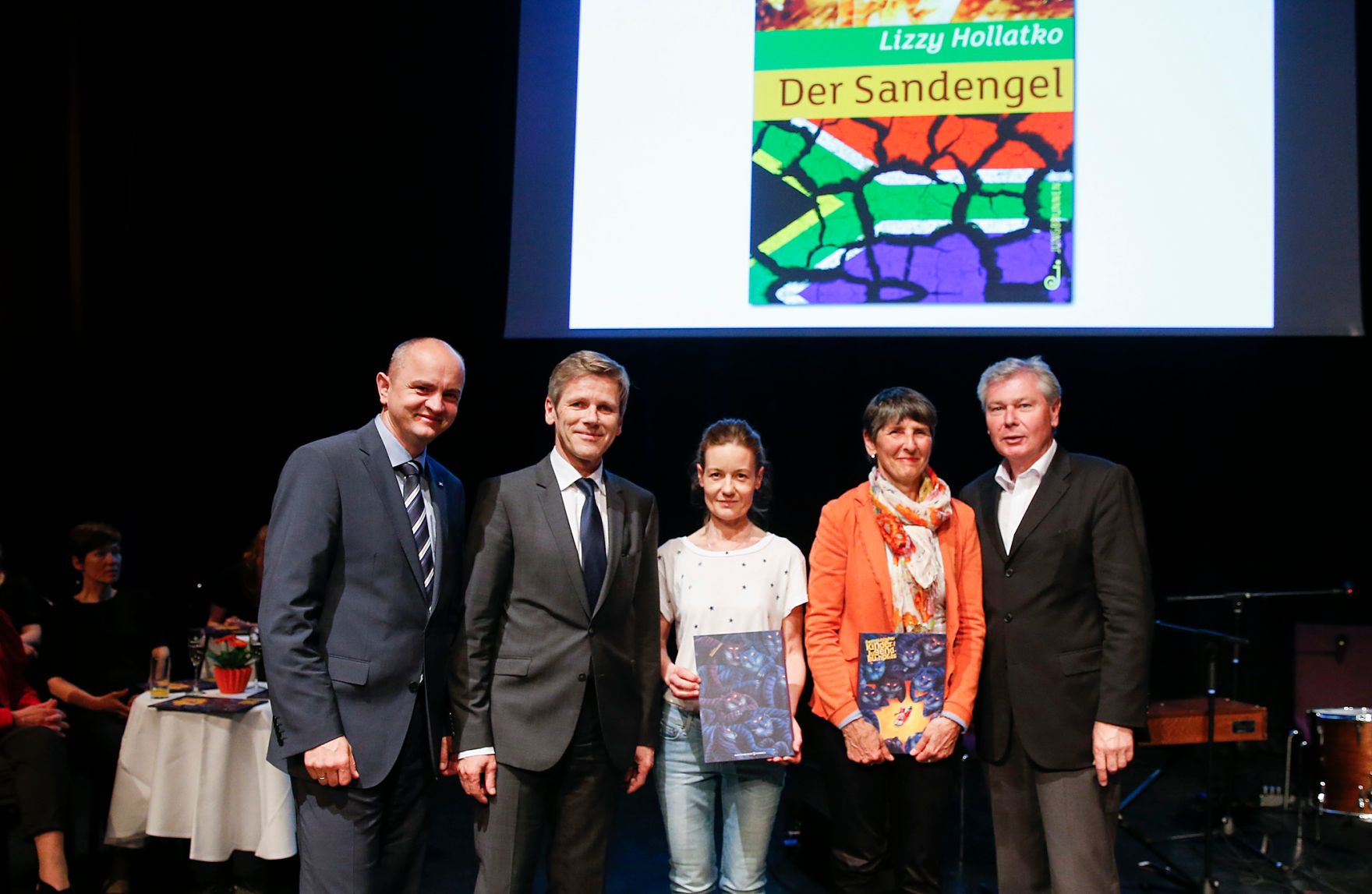 Am 18. Mai 2015 fand im Kultur- und Kongresszentrum in Eisenstadt die Verleihung des &Ouml;sterreichischen Kinder- und Jugendbuchpreises statt. Im Bild (v.r.n.l.) Landtagspr&auml;sident Gerhard Steier, Hidegard G&auml;rtner, Lizzy Hollatko, Kunst- und Kulturminister Josef Ostermayer und Landesschulratspr&auml;sident Heinz Josef Zitz.
