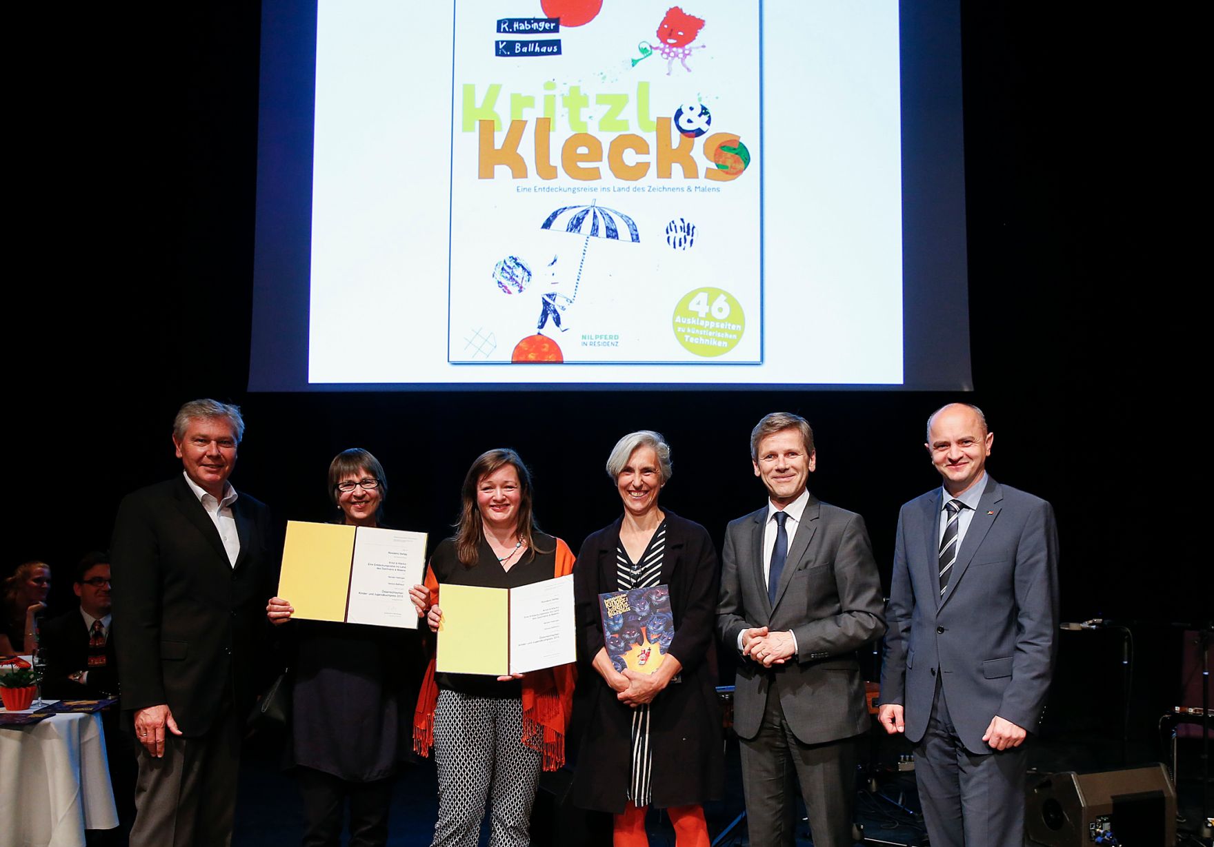 Am 18. Mai 2015 fand im Kultur- und Kongresszentrum in Eisenstadt die Verleihung des &Ouml;sterreichischen Kinder- und Jugendbuchpreises statt. Im Bild (v.r.n.l.) Landeschulratspr&auml;sident Heinz Josef Zitz, Kunst- und Kulturminister Josef Ostermayer, Renate Habinger, Cornelia Hladej, Verena Ballhaus und Landtagspr&auml;sident Gerhard Steier.