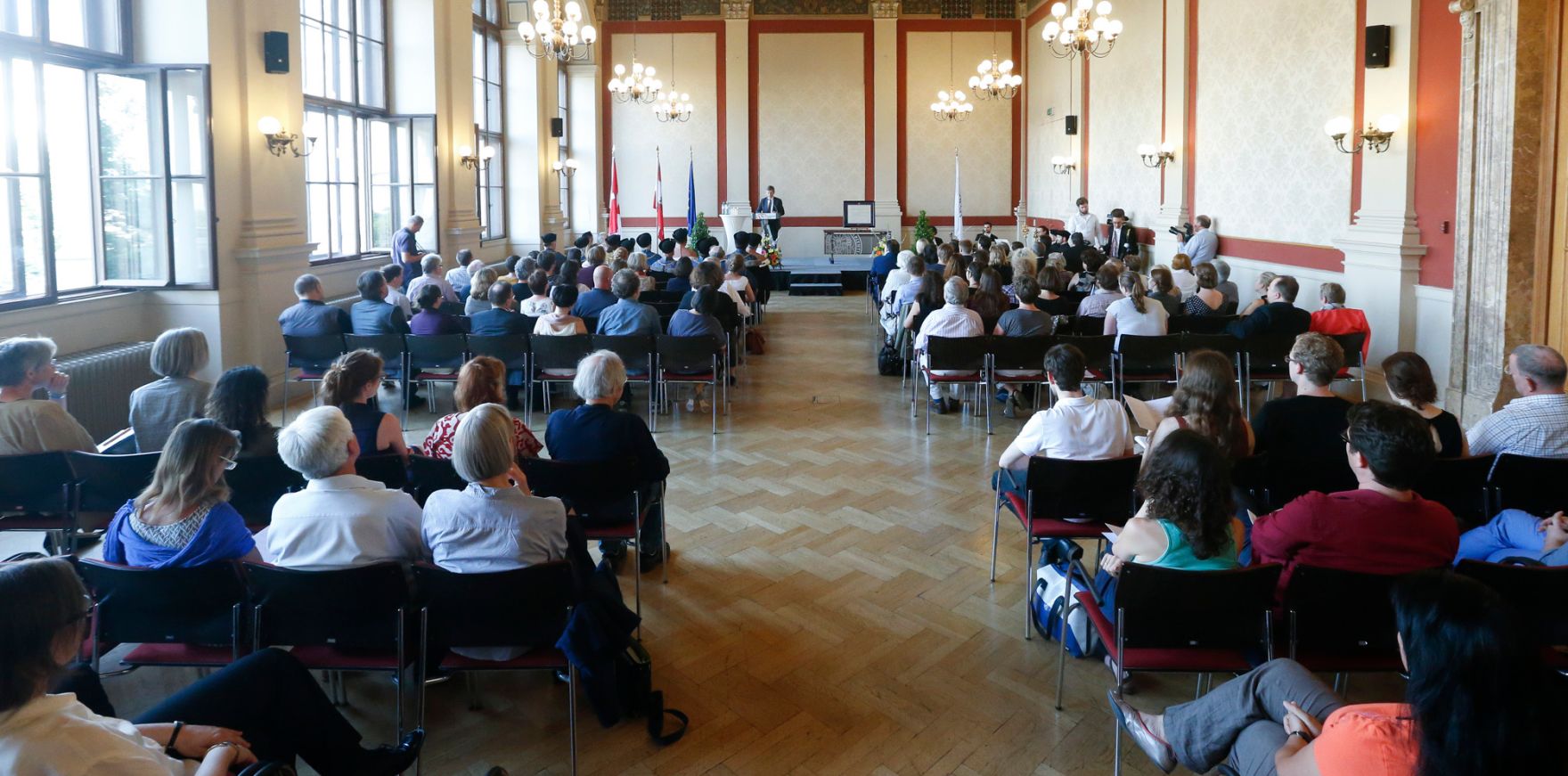 Am 11. Juni 2015 sprach Kunst- und Kulturminister Josef Ostermayer bei der Verleihung der Ehrendoktorw&uuml;rde an Ruth Kl&uuml;ger.