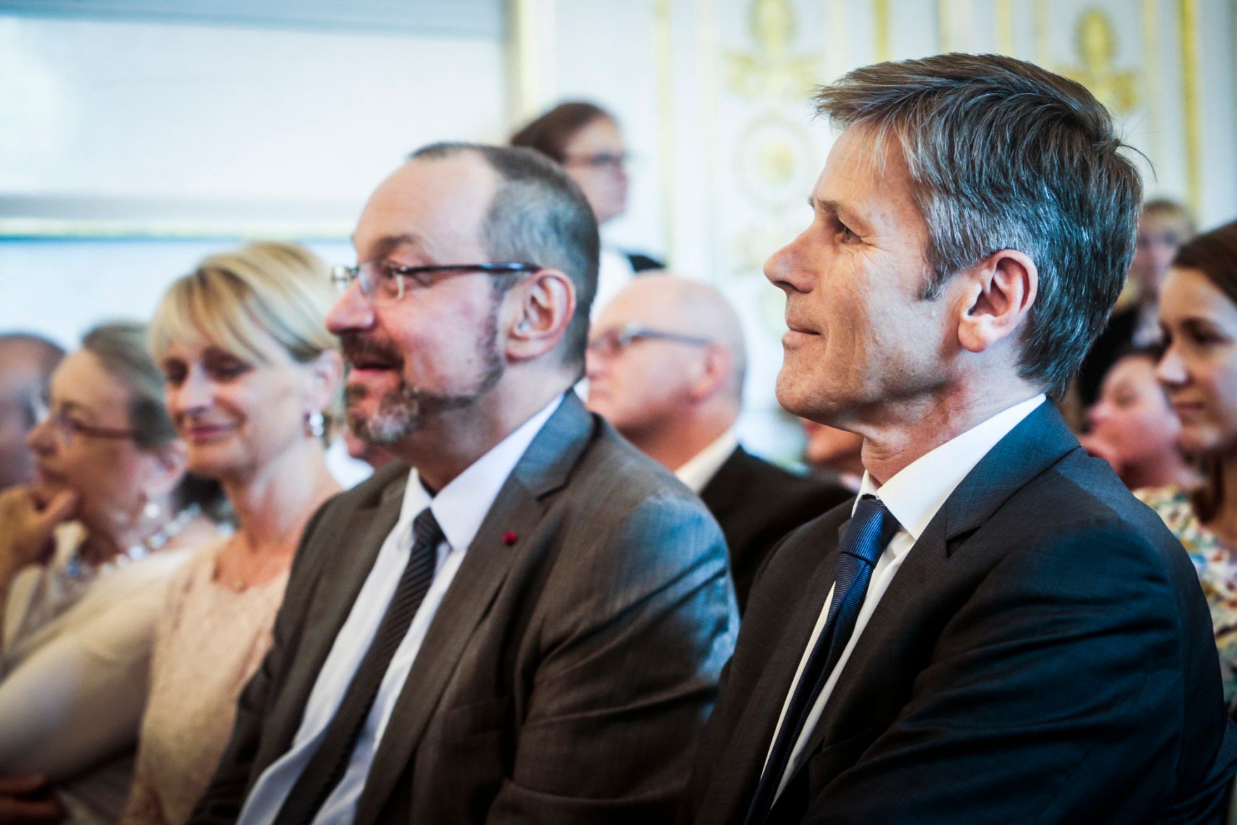 Am 3. September 2015 &uuml;berreichte Kunst- und Kulturminister Josef Ostermayer (r.) das &Ouml;sterreichische Ehrenkreuz f&uuml;r Wissenschaft und Kunst an Stefan Wurst (l.).