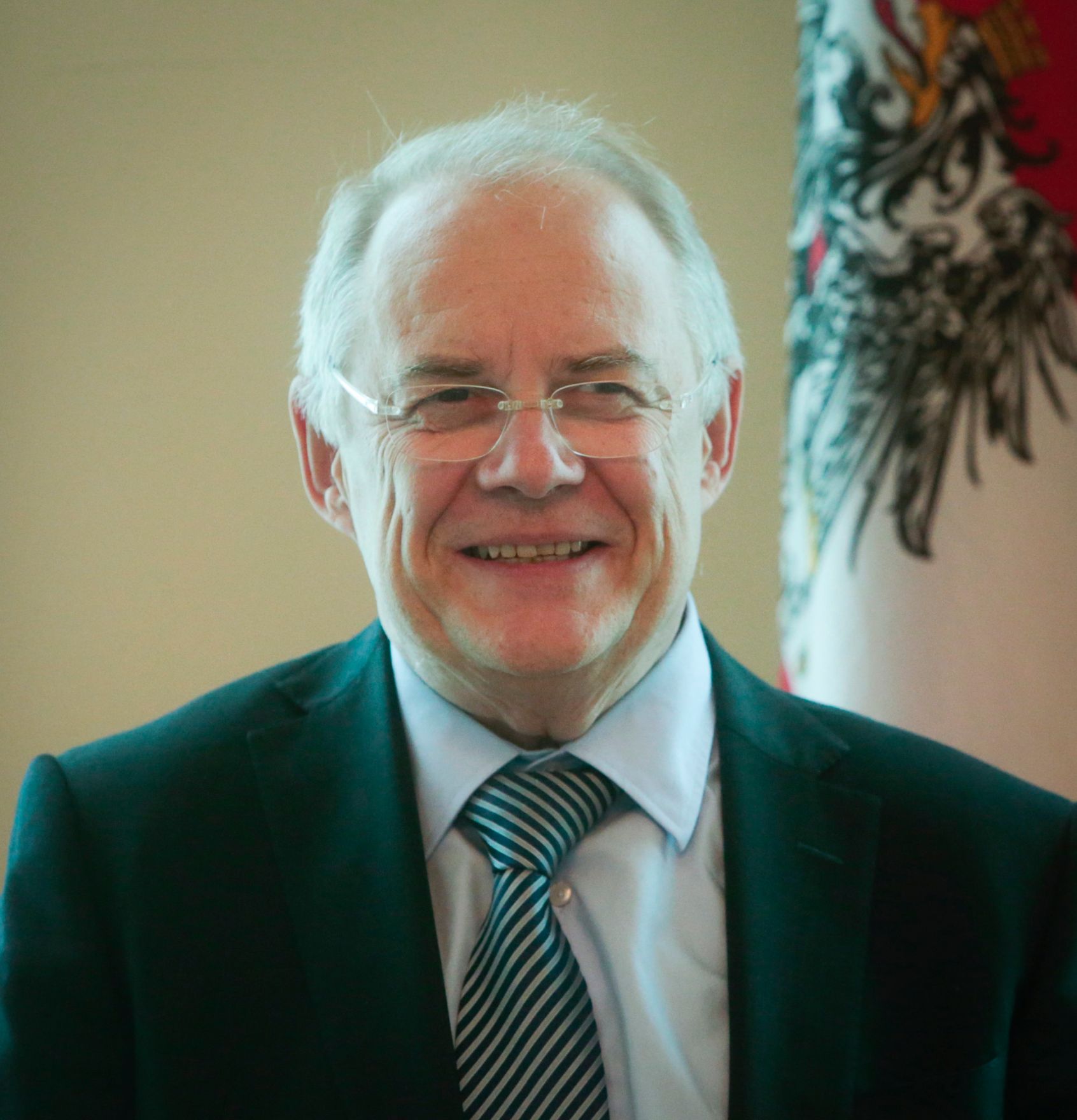 Am 9. September 2015 &uuml;berreichte Kunst- und Kulturminister Josef Ostermayer die Urkunde mit der Barbara Neubauer der Berufstitel Professorin verliehen wurde. Im Bild Sektionschef Manfred Matzka.