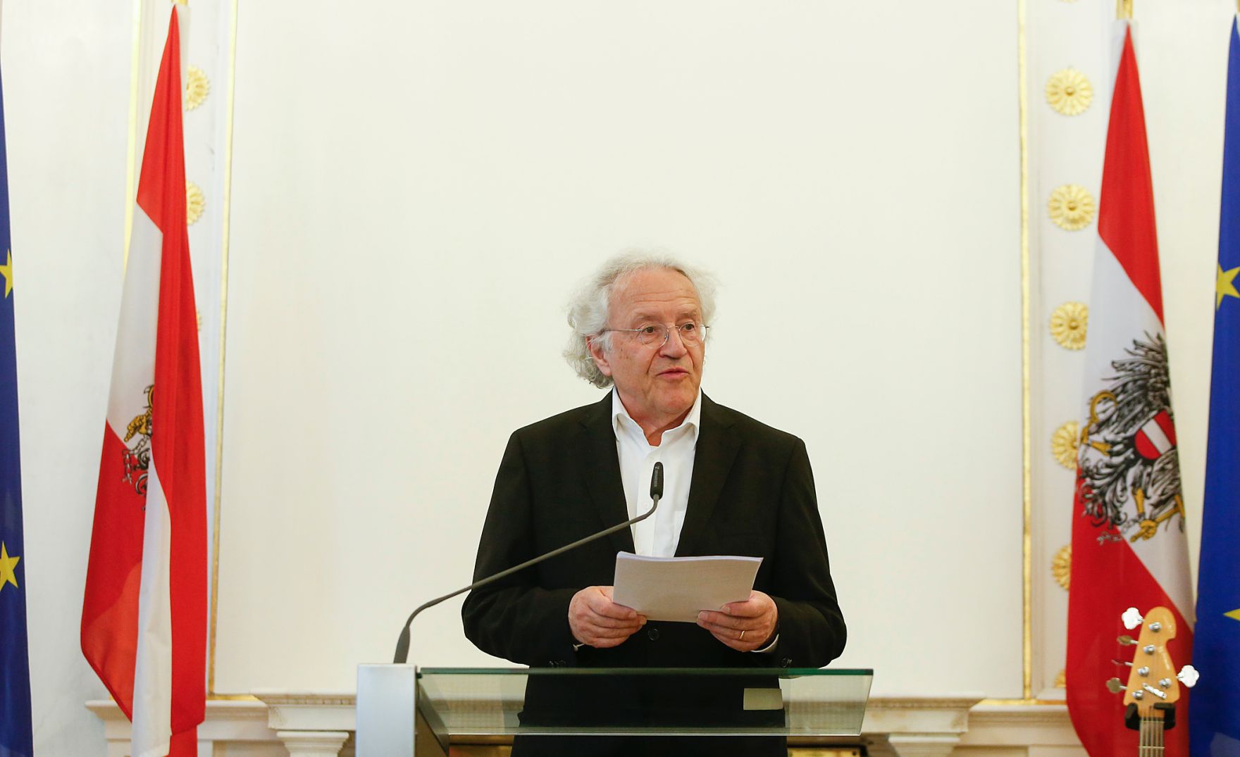 Am 15. September 2015 &uuml;berreichte Kunst- und Kulturminister Josef Ostermayer die Urkunde, mit der Schauspieler Joseph Lorenz der Berufstitel Kammerschauspieler verliehen wurde.