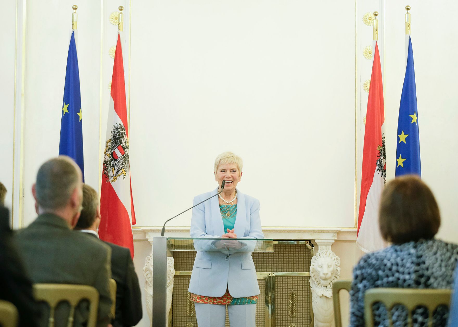 Am 30. September 2015 &uuml;berreichte Kunst- und Kulturminister Josef Ostermayer Ehrenzeichen an Widerstandsk&auml;mpfer. Im Bild Katja Sturm-Schnabl bei der Dankesrede.