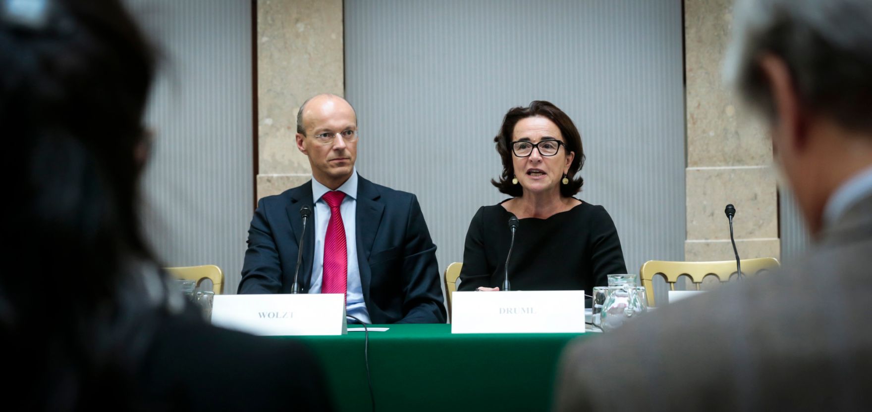 Am 5. Oktober 2015 fand eine &ouml;ffentliche Sitzung der Bioethikkommission mit dem Thema &bdquo;Medizin und &Ouml;konomie &ndash; ein Tabu?&ldquo; statt. Im Bild Michael Woltz und Christiane Druml.