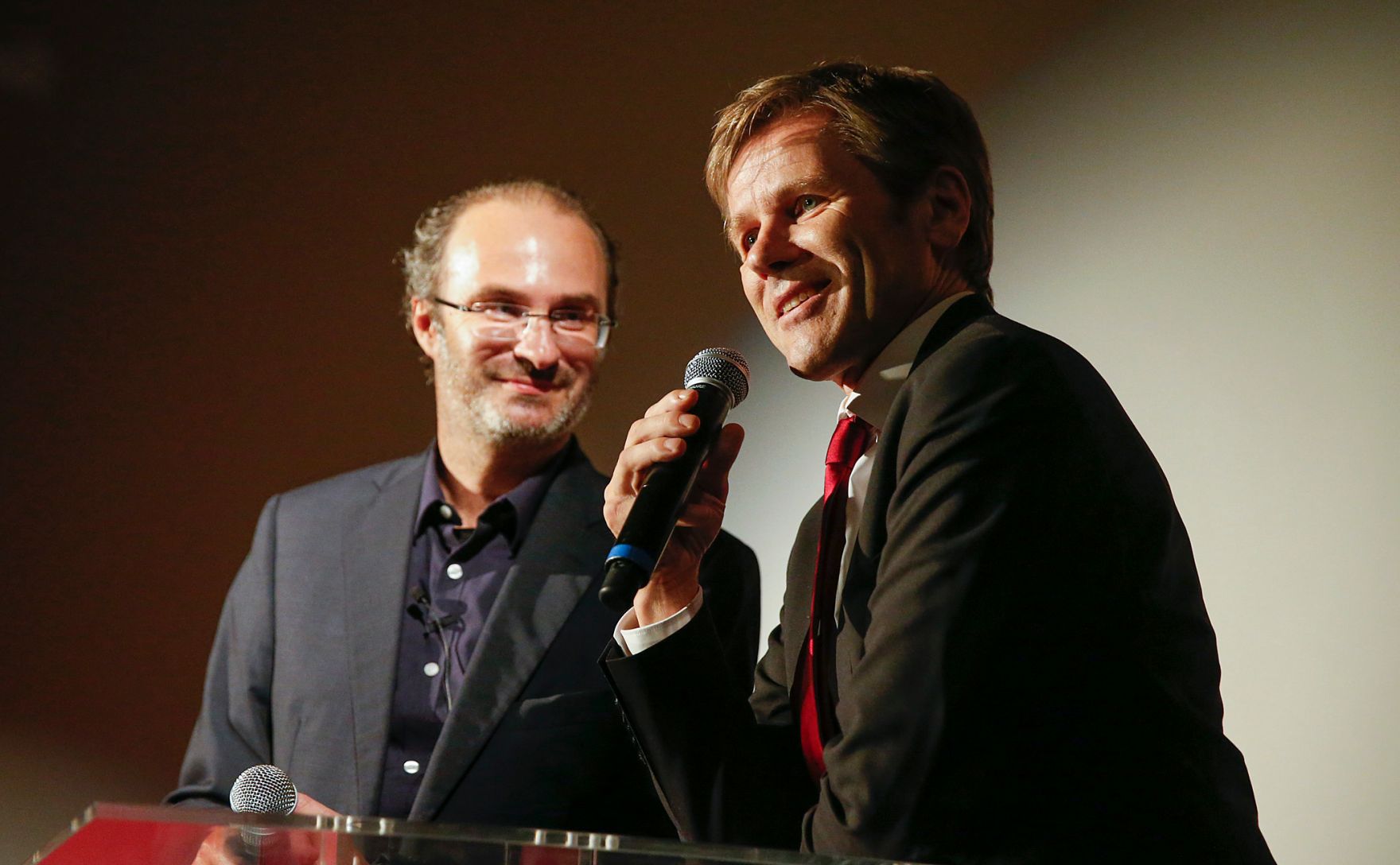 Am 7. Oktober 2015 nahm Kunst- und Kulturminister Josef Ostermayer (r.) an der Pr&auml;sentation der 10. Staffel der Edition "Der &ouml;sterreichische Film" teil. Im Bild mit Herausgeber der DVD-Edition Georg Hoanzl (l.).