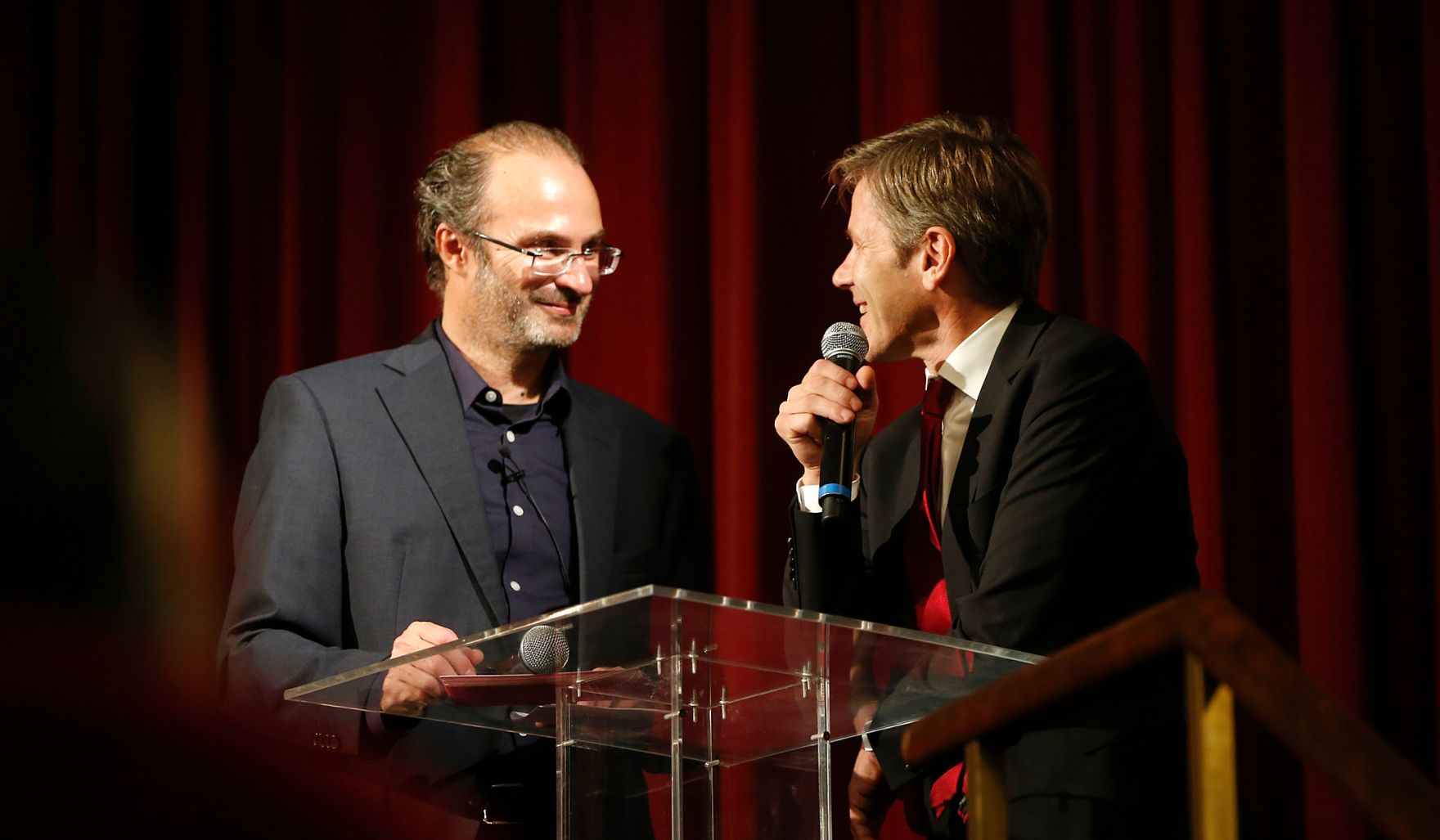 Am 7. Oktober 2015 nahm Kunst- und Kulturminister Josef Ostermayer (r.) an der Pr&auml;sentation der 10. Staffel der Edition "Der &ouml;sterreichische Film" teil. Im Bild mit Herausgeber der DVD-Edition Georg Hoanzl (l.).