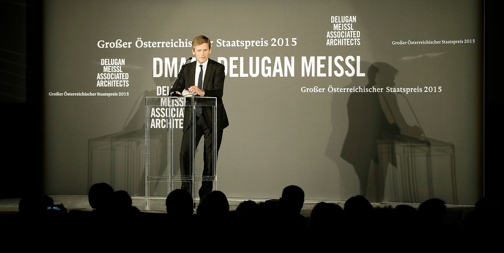 Am 8. Oktober 2015 lud Kunst- und Kulturminister Josef Ostermayer (im Bild) zur Verleihung des Gro&szlig;en &Ouml;sterreichischen Staatspreises 2015 an Elke Delugan-Meissl und Roman Delugan im Gartenbaukino ein.
