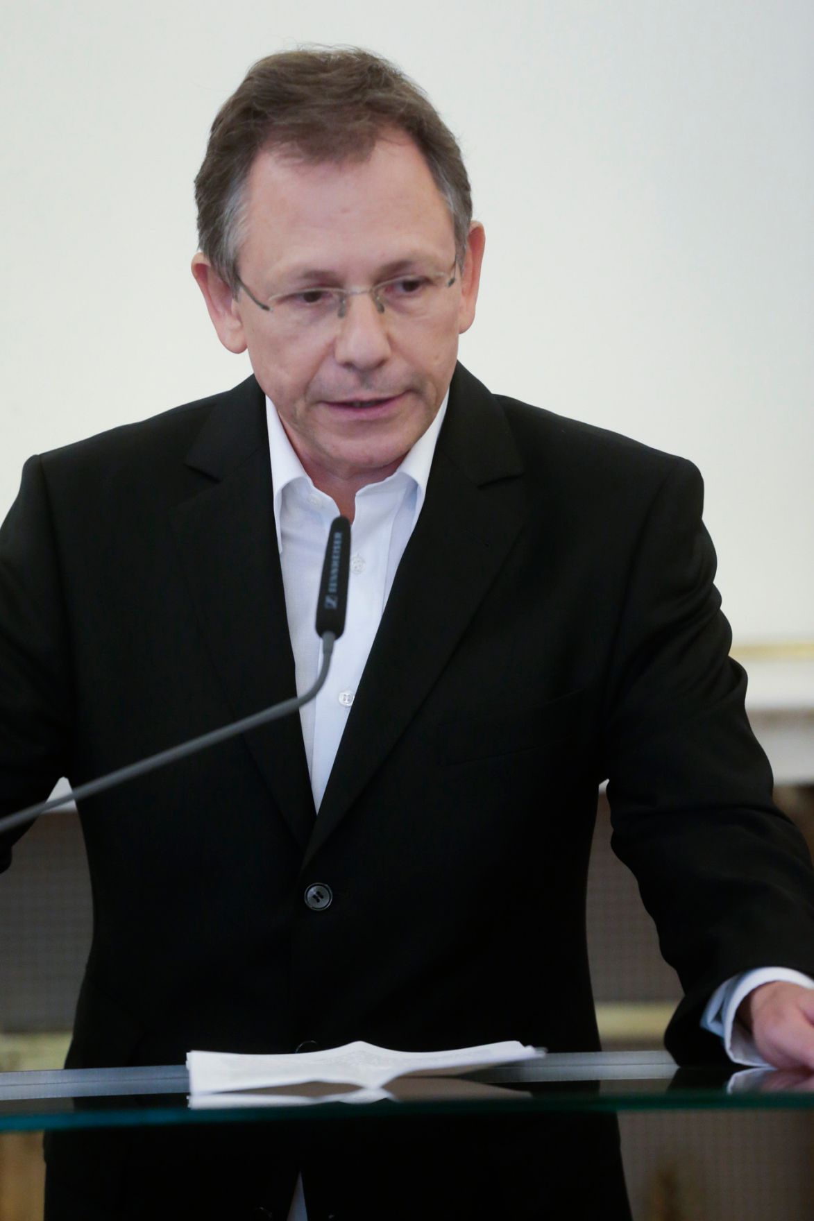 Am 9. Oktober 2015 &uuml;berreichte Kunst- und Kulturminister Josef Ostermayer das &ouml;sterreichische Ehrenkreuz f&uuml;r Wissenschaft und Kunst an Ruth Beckermann. Im Bild Doron Rabinovici.