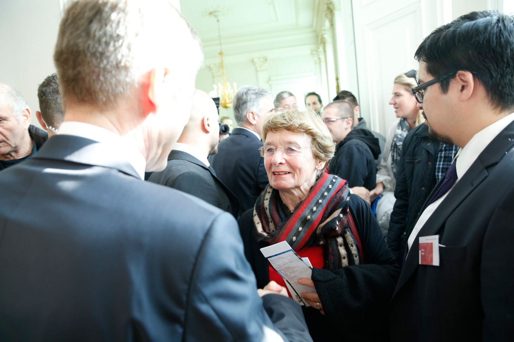 Am 26. Oktober 2015 empfing Kanzleramtsminister Josef Ostermayer im Rahmen des Nationalfeiertages Besucherinnen und Besucher im Bundeskanzleramt.