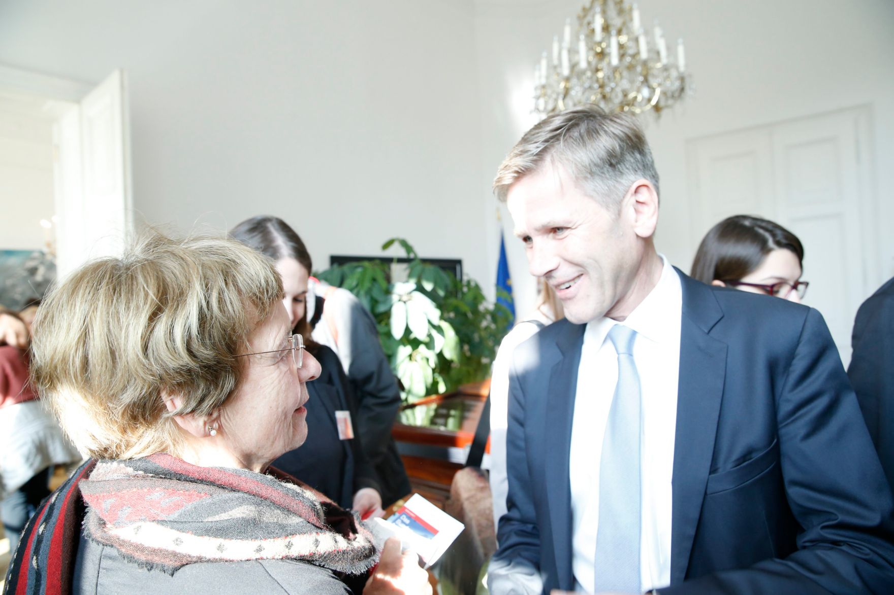 Am 26. Oktober 2015 empfing Kanzleramtsminister Josef Ostermayer im Rahmen des Nationalfeiertages Besucherinnen und Besucher im Bundeskanzleramt.