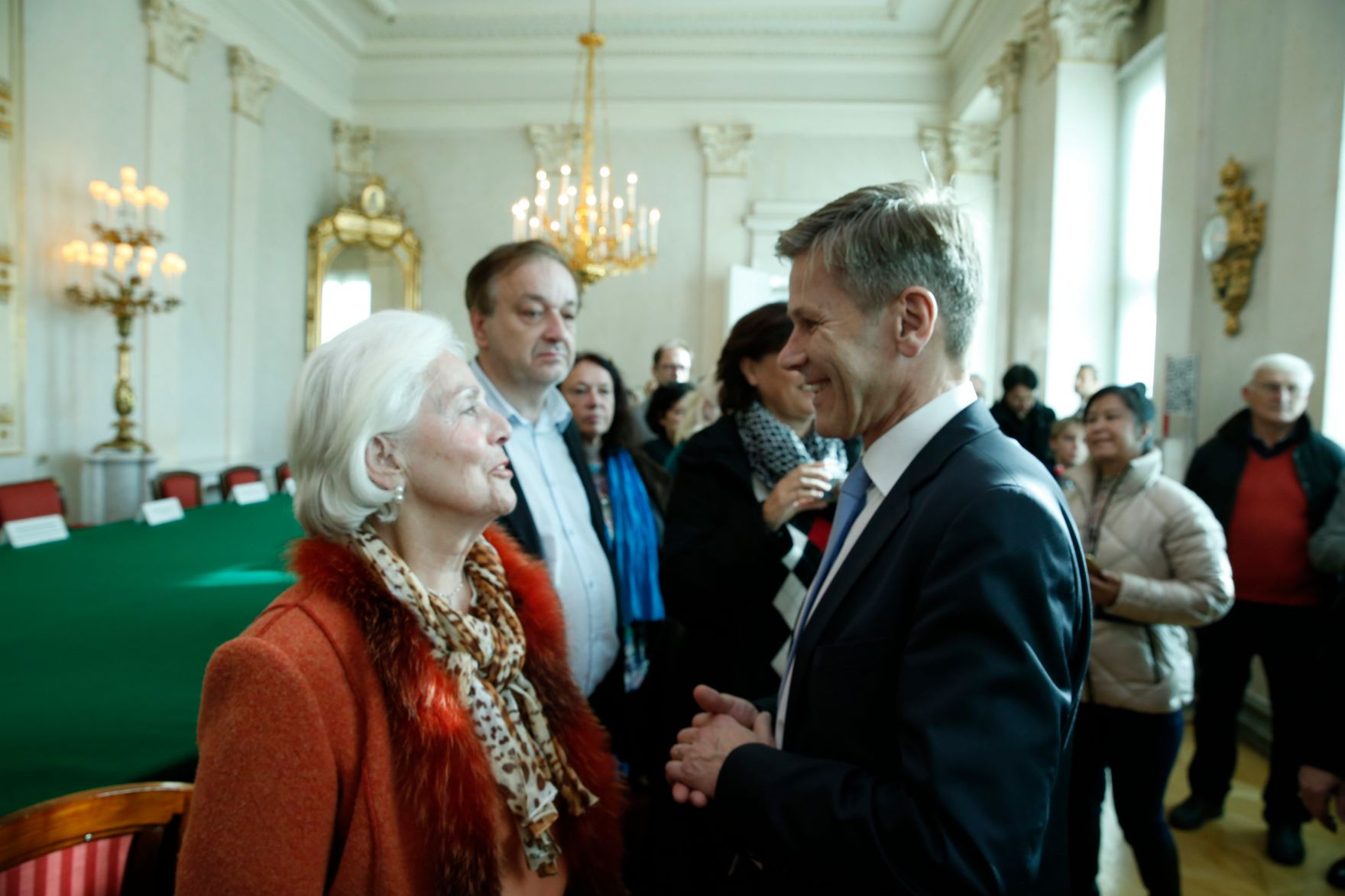 Am 26. Oktober 2015 empfing Kanzleramtsminister Josef Ostermayer im Rahmen des Nationalfeiertages Besucherinnen und Besucher im Bundeskanzleramt.