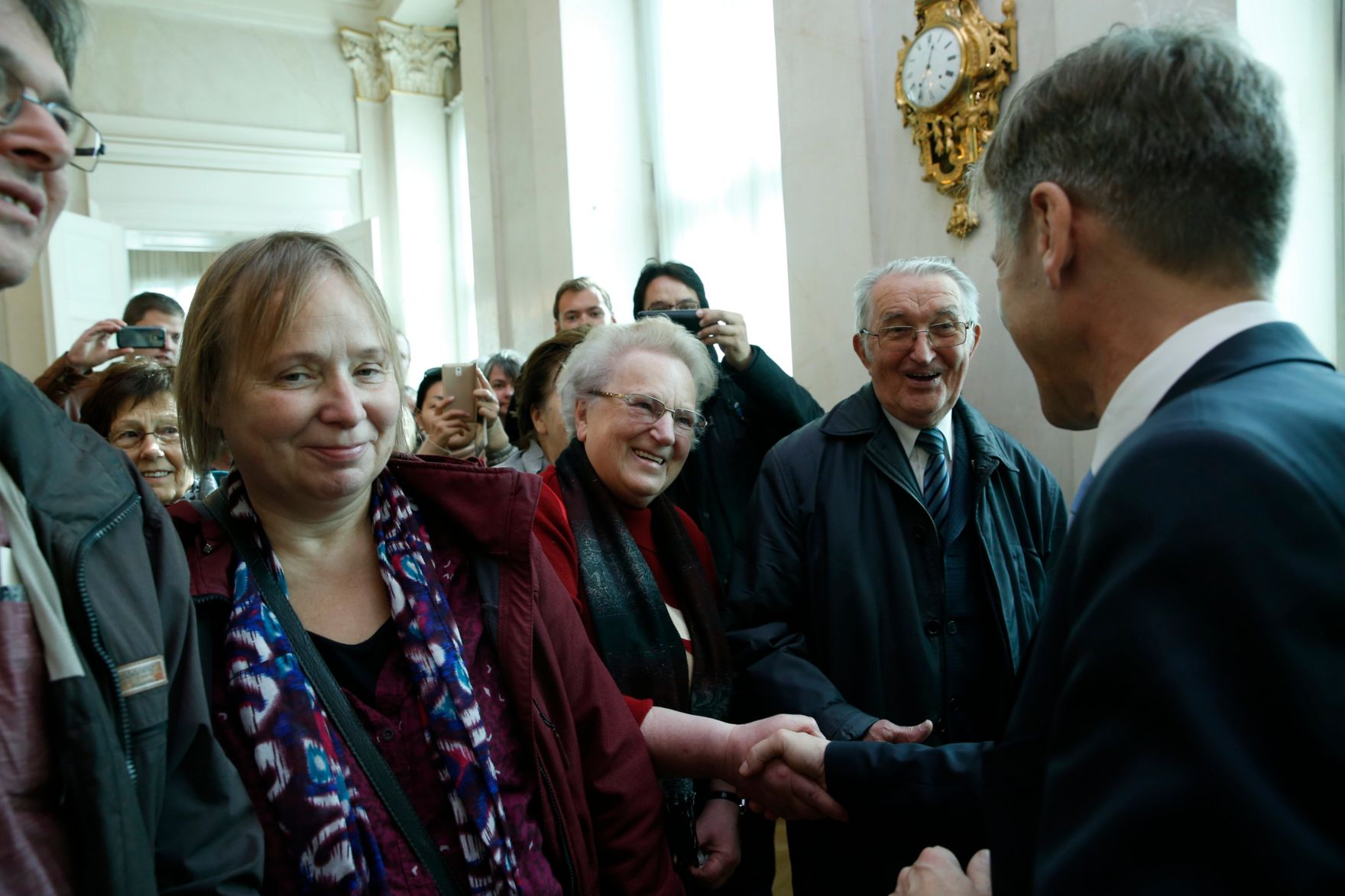 Am 26. Oktober 2015 empfing Kanzleramtsminister Josef Ostermayer im Rahmen des Nationalfeiertages Besucherinnen und Besucher im Bundeskanzleramt.
