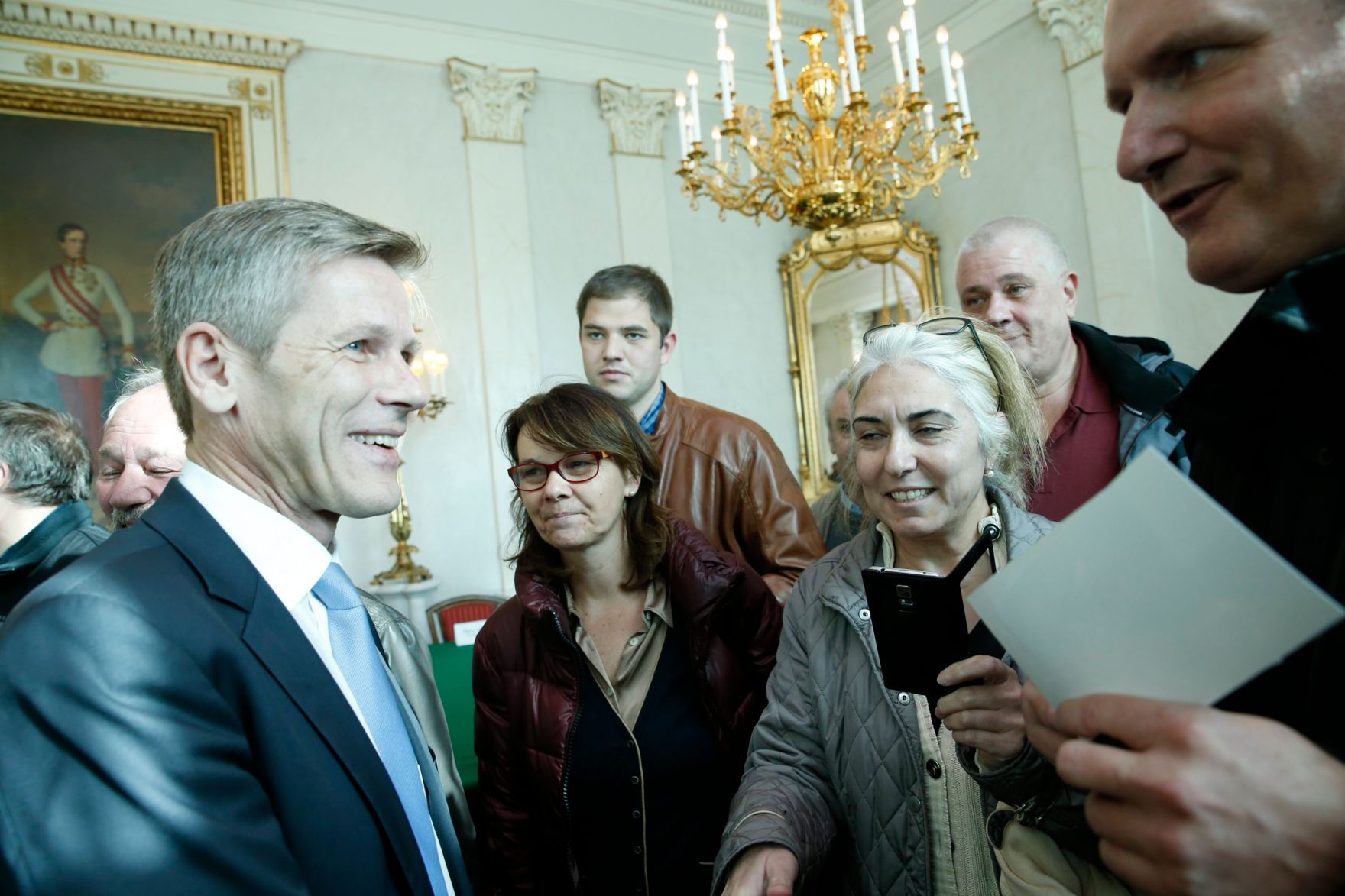 Am 26. Oktober 2015 empfing Kanzleramtsminister Josef Ostermayer im Rahmen des Nationalfeiertages Besucherinnen und Besucher im Bundeskanzleramt.