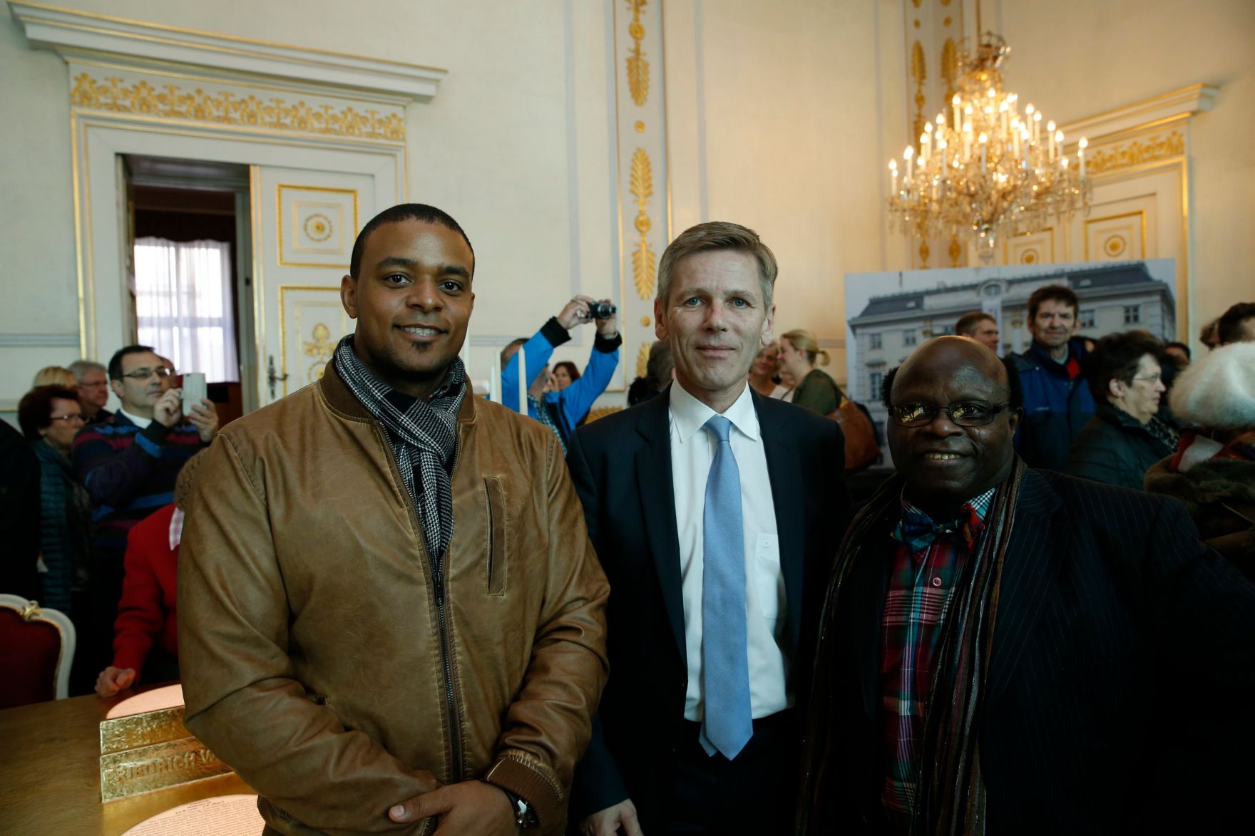 Am 26. Oktober 2015 empfing Kanzleramtsminister Josef Ostermayer im Rahmen des Nationalfeiertages Besucherinnen und Besucher im Bundeskanzleramt.