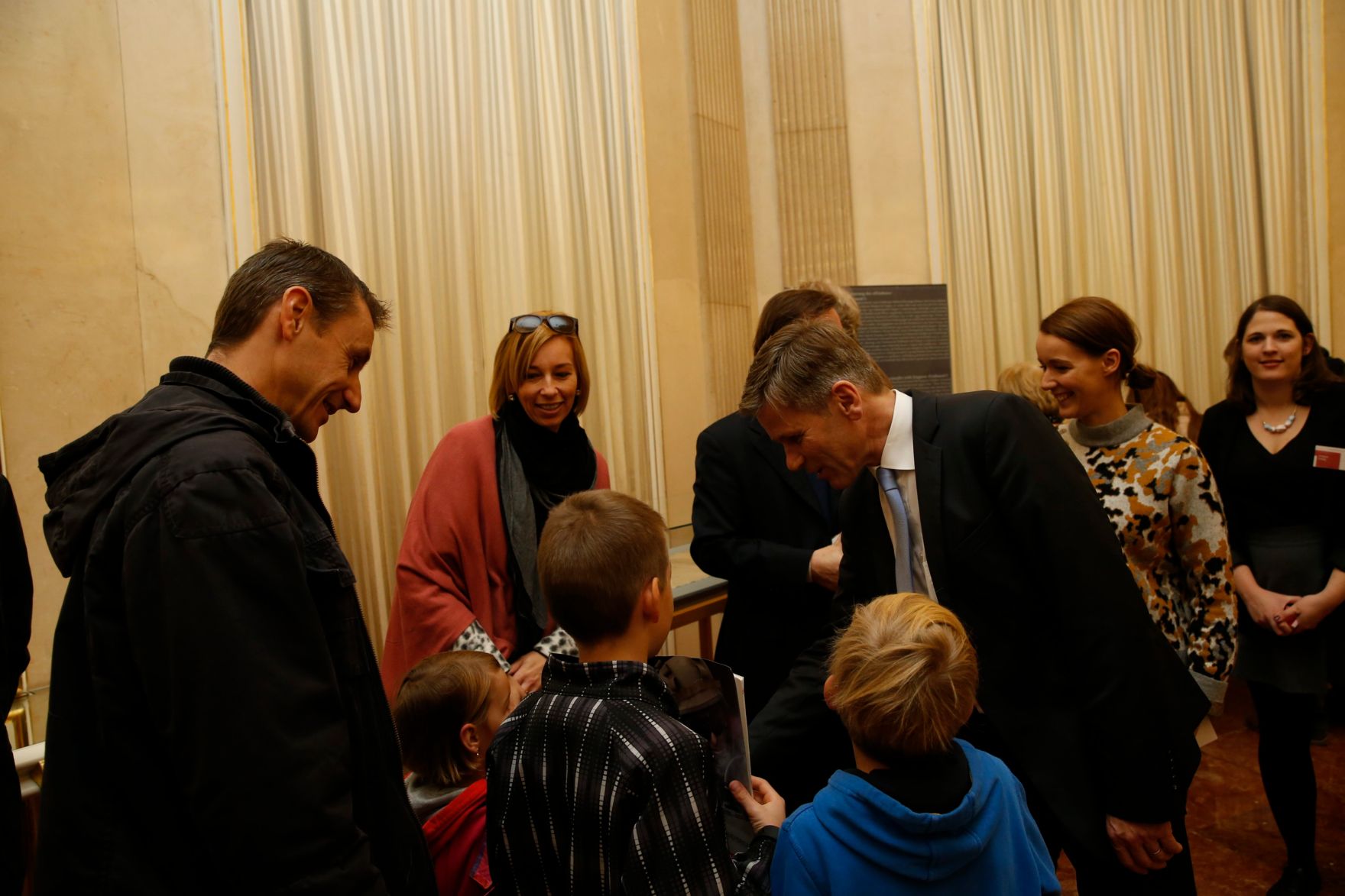 Am 26. Oktober 2015 empfing Kanzleramtsminister Josef Ostermayer im Rahmen des Nationalfeiertages Besucherinnen und Besucher im Bundeskanzleramt.