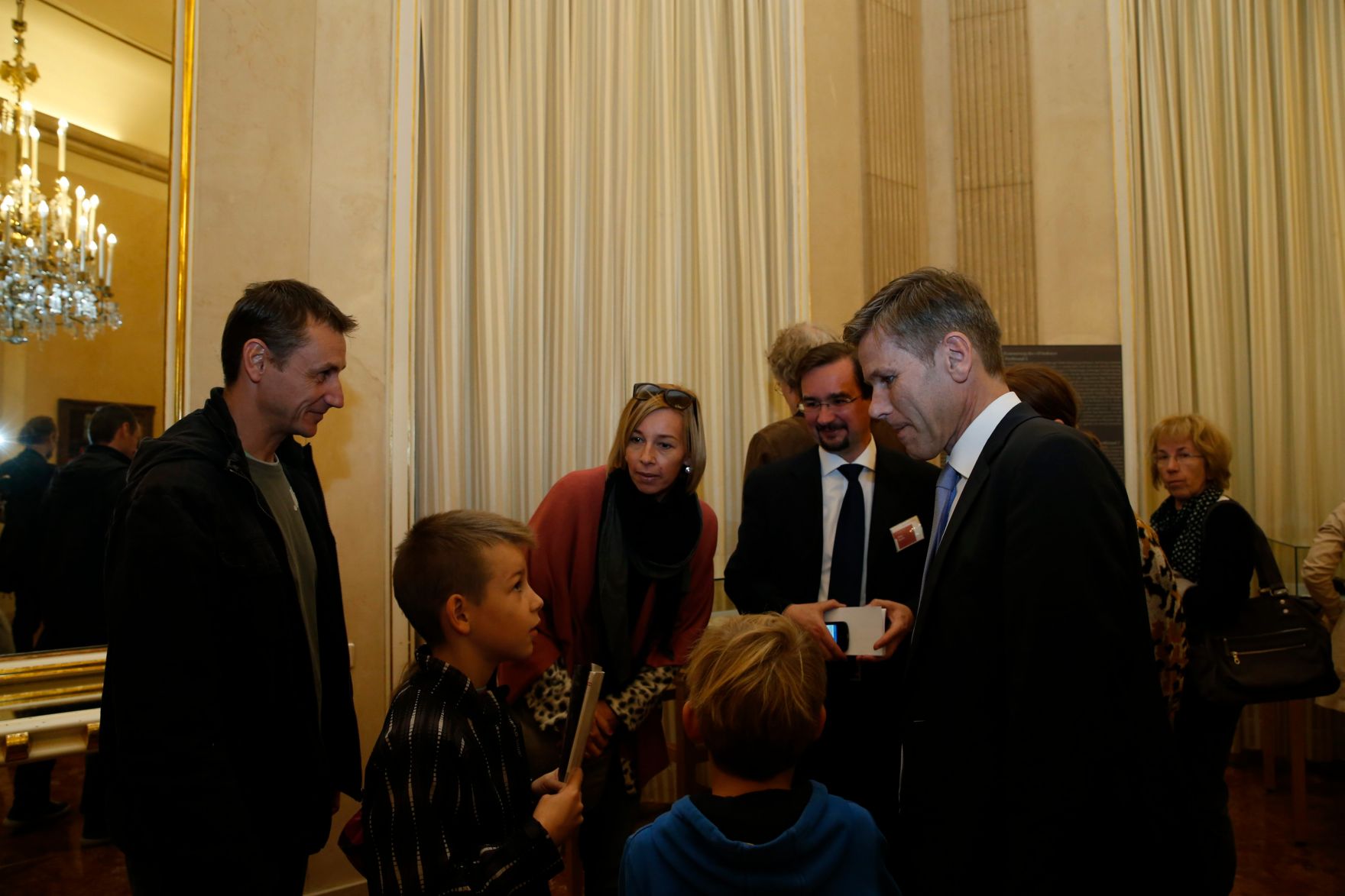 Am 26. Oktober 2015 empfing Kanzleramtsminister Josef Ostermayer im Rahmen des Nationalfeiertages Besucherinnen und Besucher im Bundeskanzleramt.