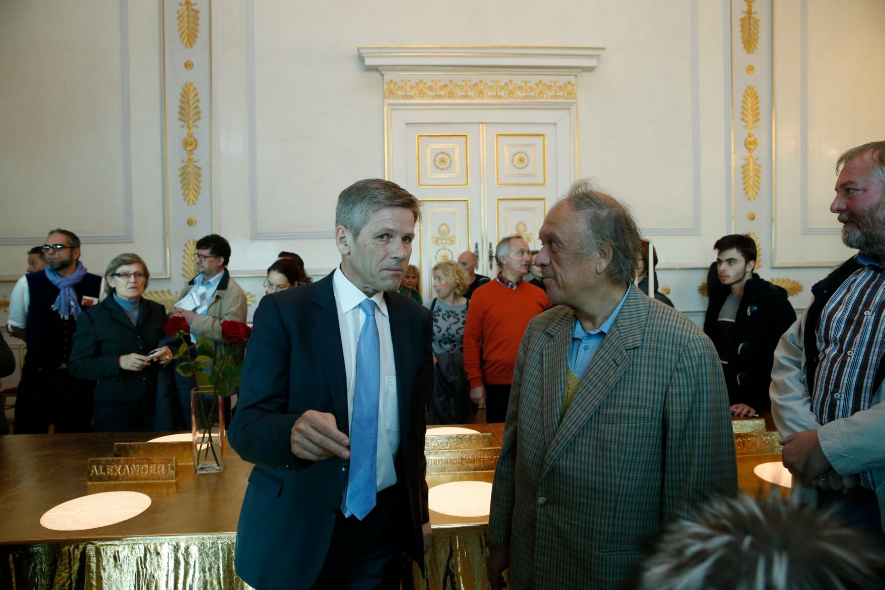 Am 26. Oktober 2015 empfing Kanzleramtsminister Josef Ostermayer im Rahmen des Nationalfeiertages Besucherinnen und Besucher im Bundeskanzleramt.