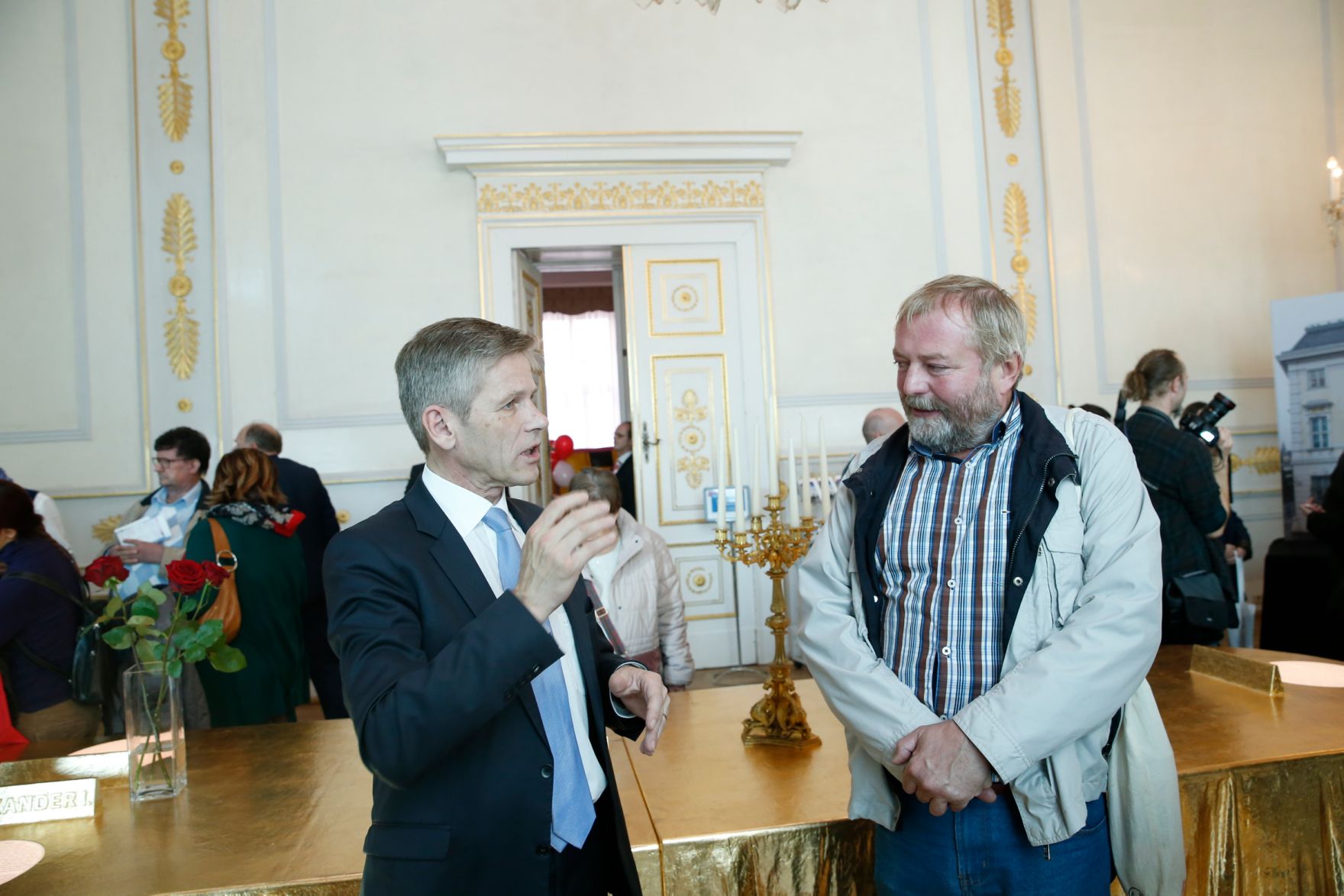 Am 26. Oktober 2015 empfing Kanzleramtsminister Josef Ostermayer im Rahmen des Nationalfeiertages Besucherinnen und Besucher im Bundeskanzleramt.