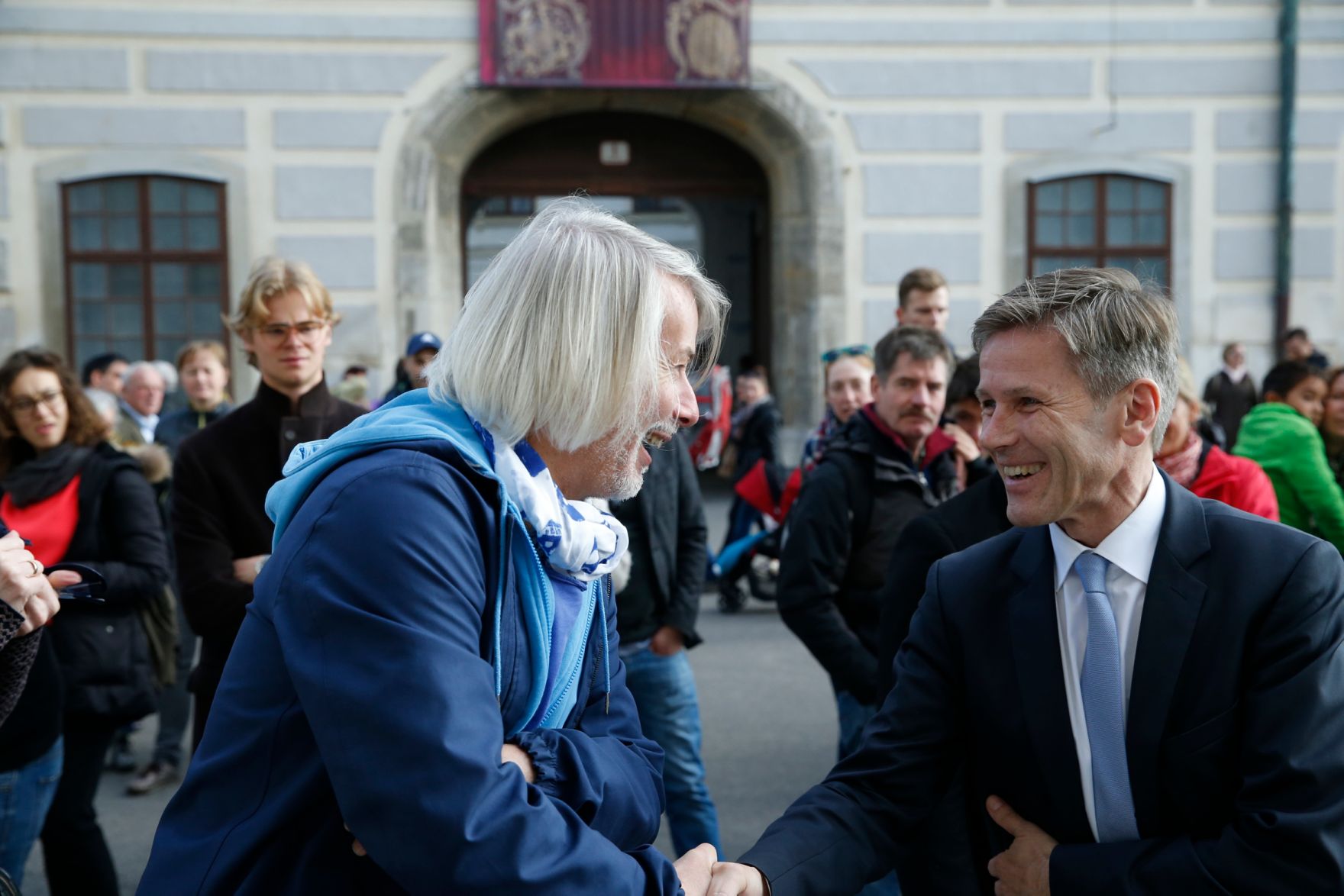 Am 26. Oktober 2015 empfing Kanzleramtsminister Josef Ostermayer im Rahmen des Nationalfeiertages Besucherinnen und Besucher im Bundeskanzleramt.