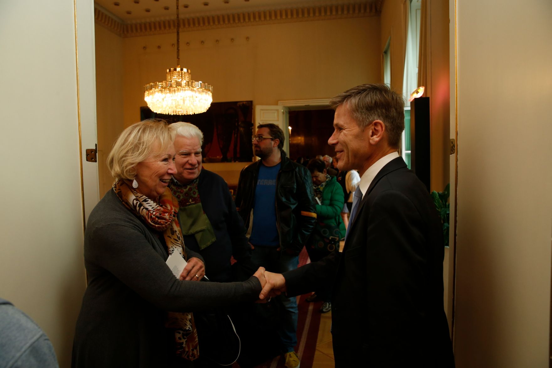 Am 26. Oktober 2015 empfing Kanzleramtsminister Josef Ostermayer im Rahmen des Nationalfeiertages Besucherinnen und Besucher im Bundeskanzleramt.