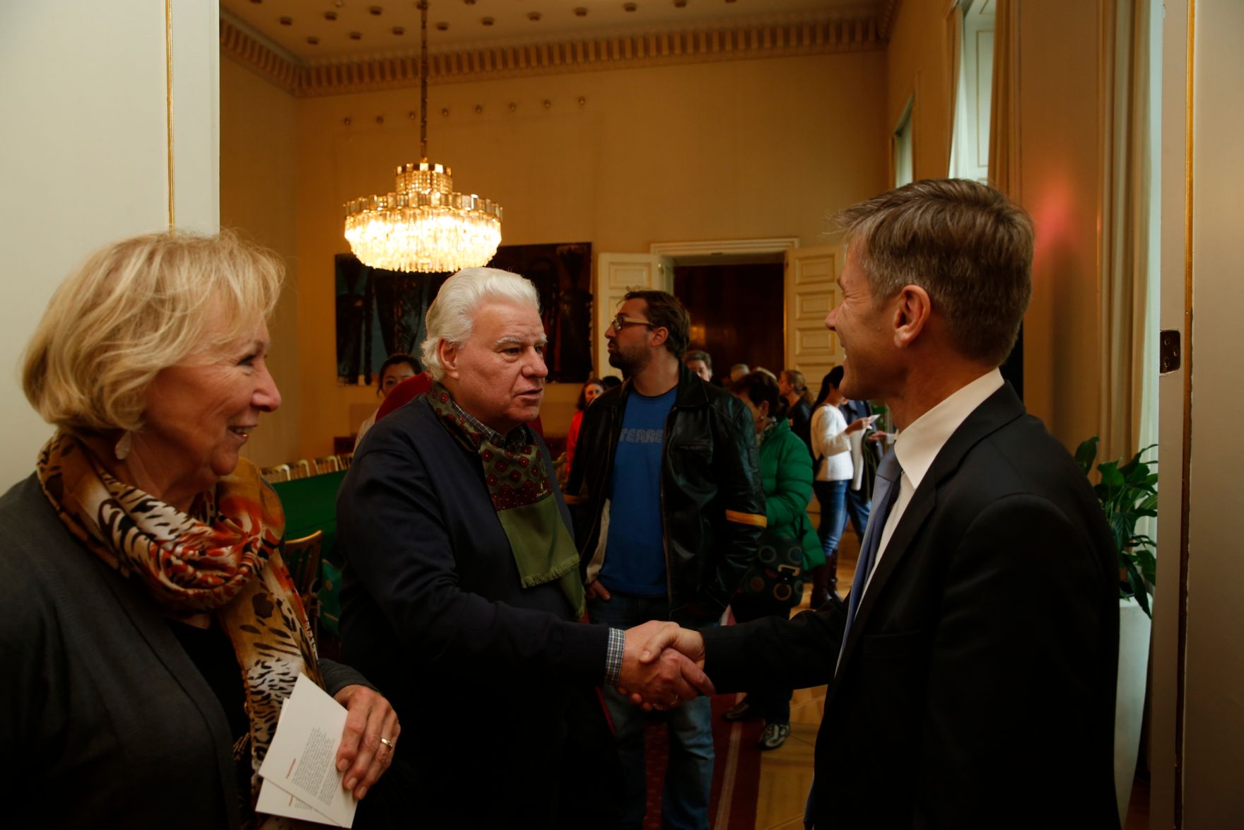 Am 26. Oktober 2015 empfing Kanzleramtsminister Josef Ostermayer im Rahmen des Nationalfeiertages Besucherinnen und Besucher im Bundeskanzleramt.