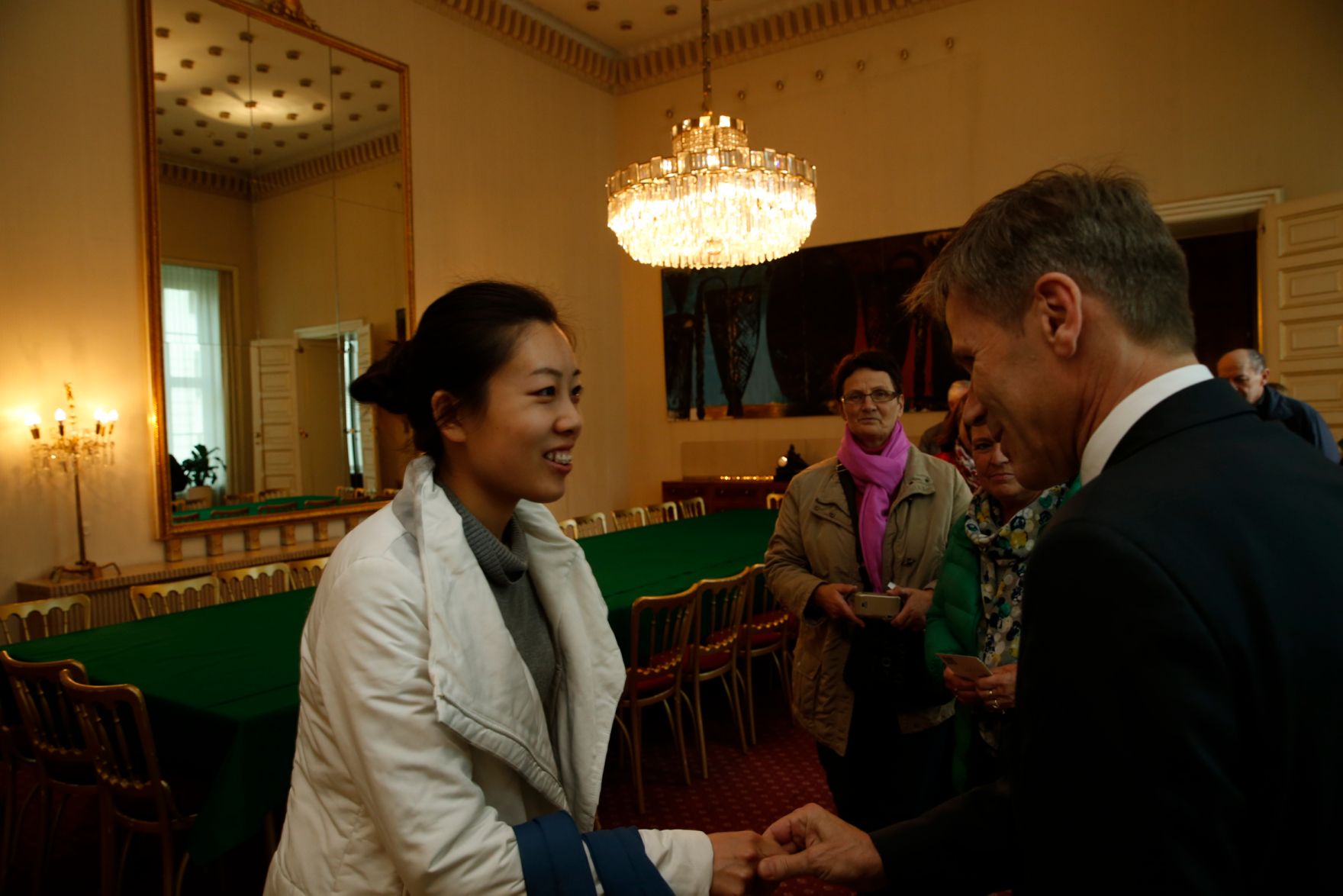 Am 26. Oktober 2015 empfing Kanzleramtsminister Josef Ostermayer im Rahmen des Nationalfeiertages Besucherinnen und Besucher im Bundeskanzleramt.