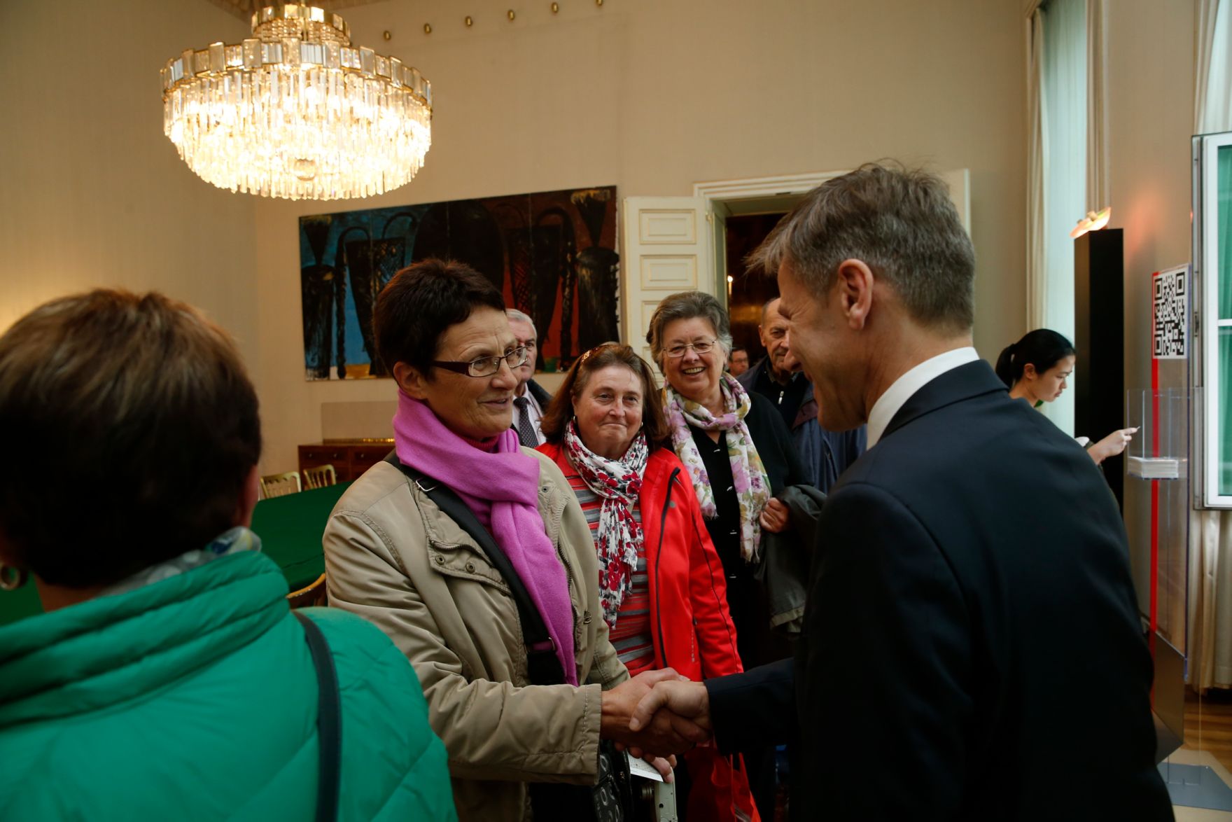 Am 26. Oktober 2015 empfing Kanzleramtsminister Josef Ostermayer im Rahmen des Nationalfeiertages Besucherinnen und Besucher im Bundeskanzleramt.