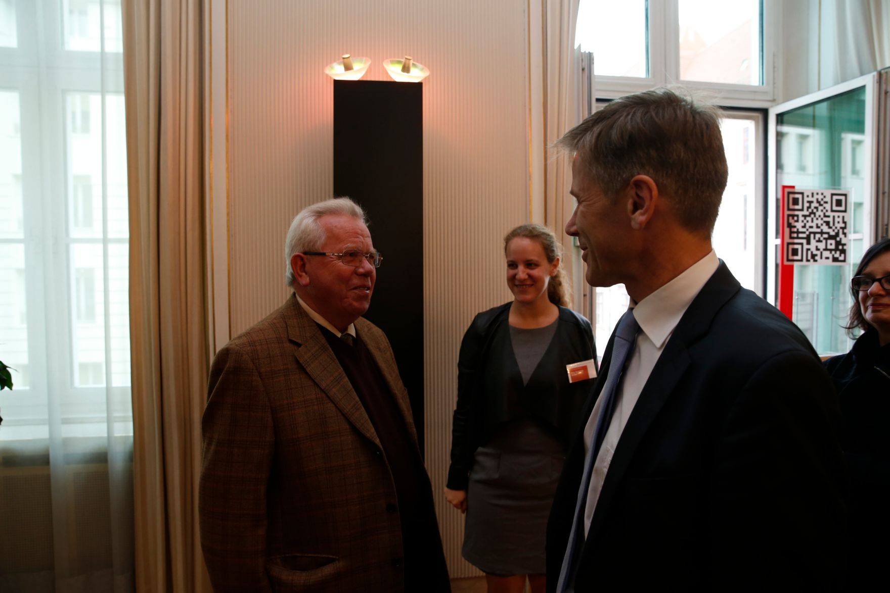Am 26. Oktober 2015 empfing Kanzleramtsminister Josef Ostermayer im Rahmen des Nationalfeiertages Besucherinnen und Besucher im Bundeskanzleramt.