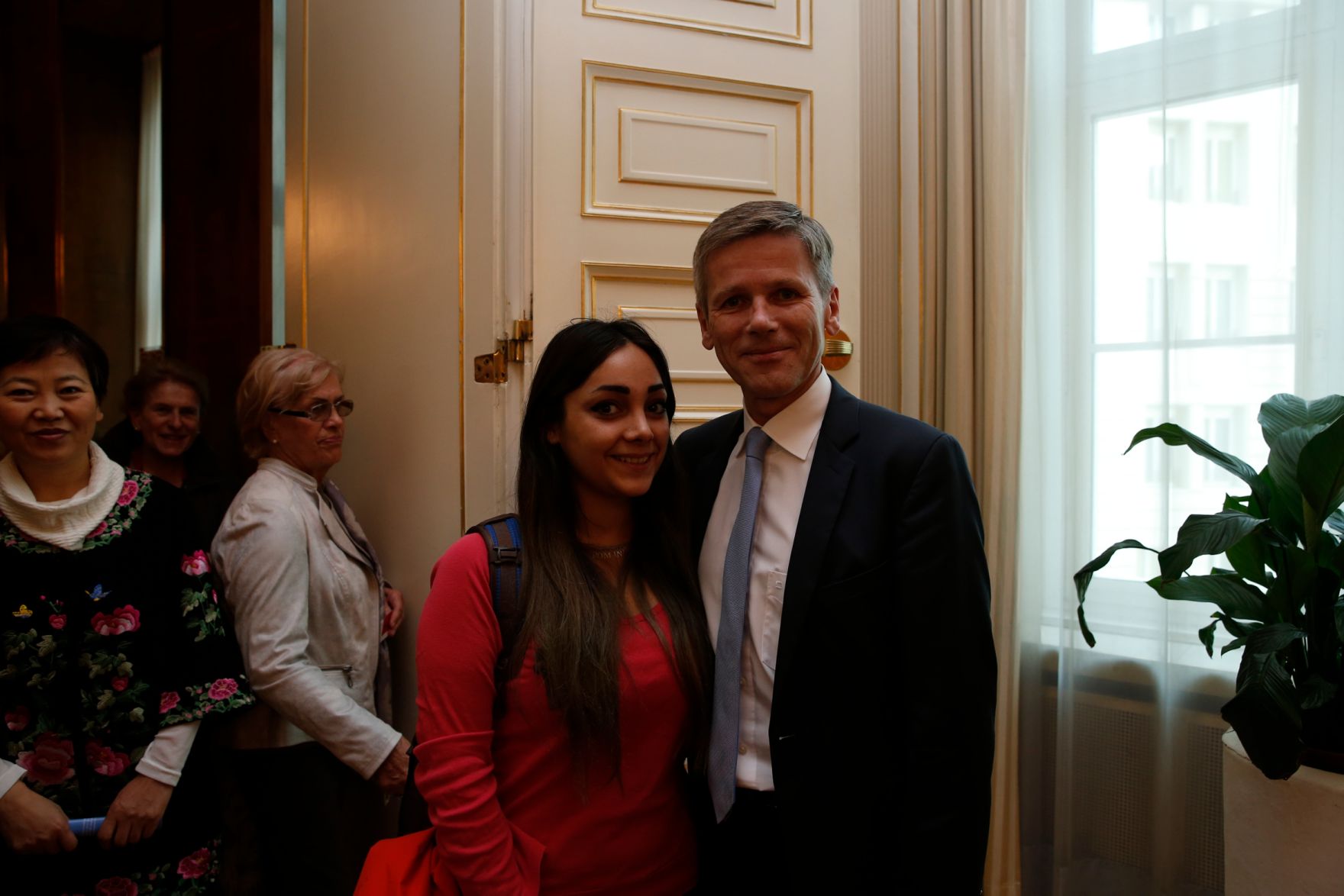Am 26. Oktober 2015 empfing Kanzleramtsminister Josef Ostermayer im Rahmen des Nationalfeiertages Besucherinnen und Besucher im Bundeskanzleramt.