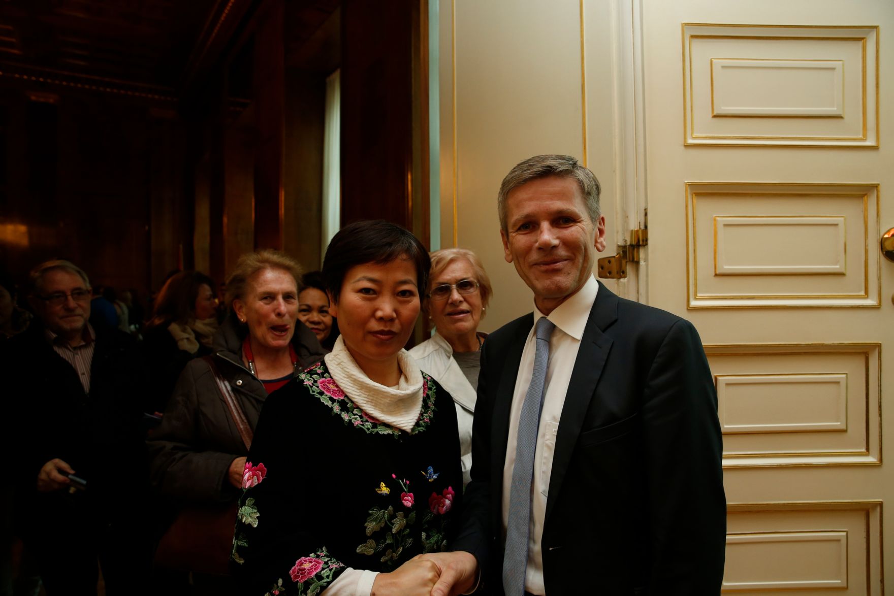 Am 26. Oktober 2015 empfing Kanzleramtsminister Josef Ostermayer im Rahmen des Nationalfeiertages Besucherinnen und Besucher im Bundeskanzleramt.