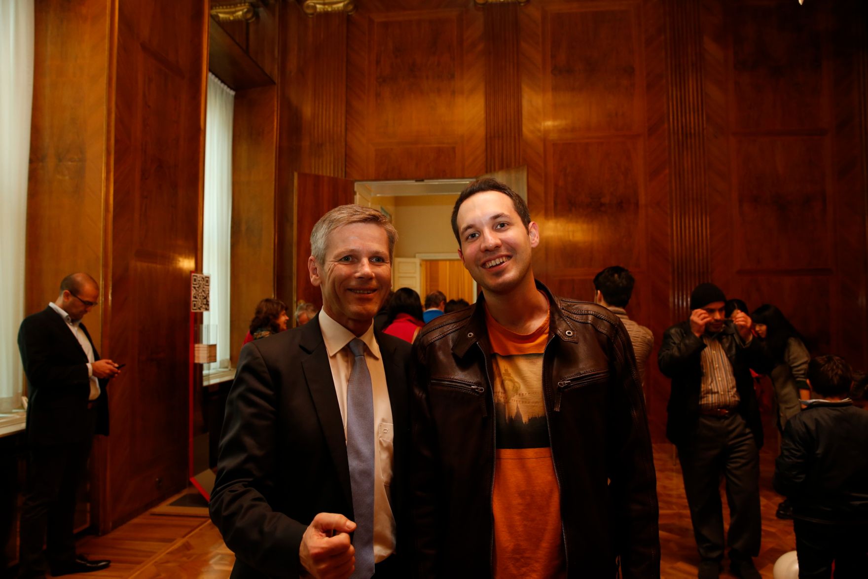 Am 26. Oktober 2015 empfing Kanzleramtsminister Josef Ostermayer im Rahmen des Nationalfeiertages Besucherinnen und Besucher im Bundeskanzleramt.