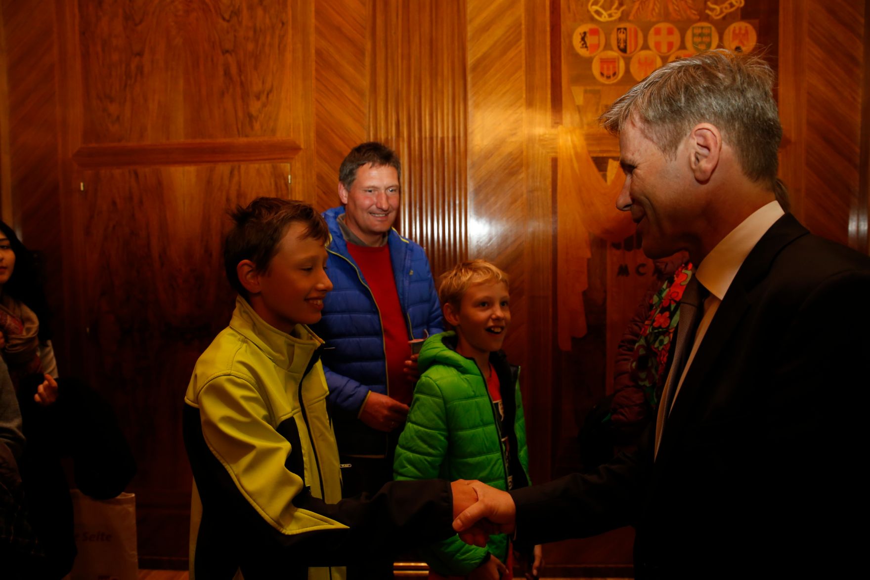 Am 26. Oktober 2015 empfing Kanzleramtsminister Josef Ostermayer im Rahmen des Nationalfeiertages Besucherinnen und Besucher im Bundeskanzleramt.